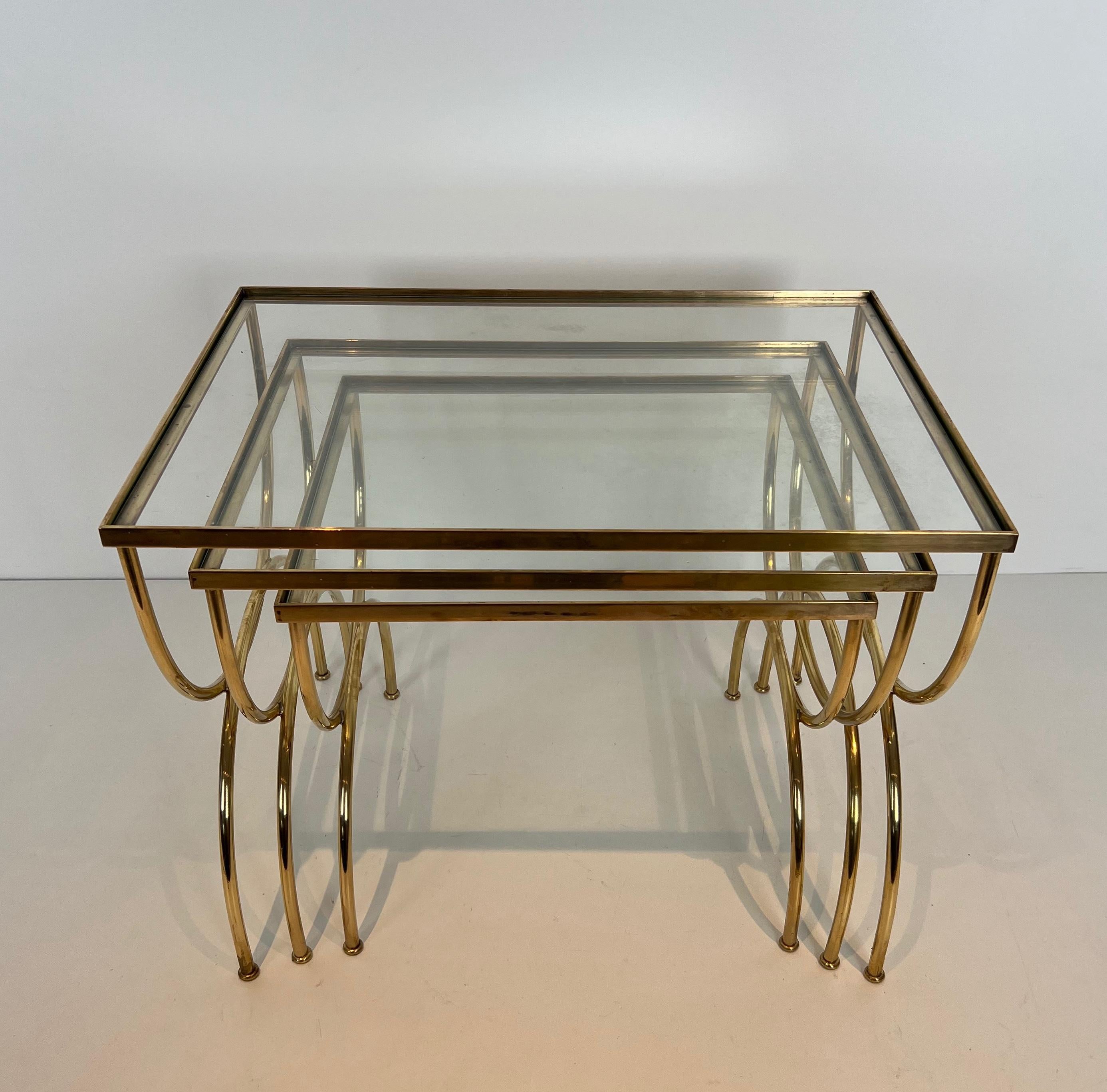 Tables gigognes de style néoclassique  Avec base arcuate. Travail en français en vente 11