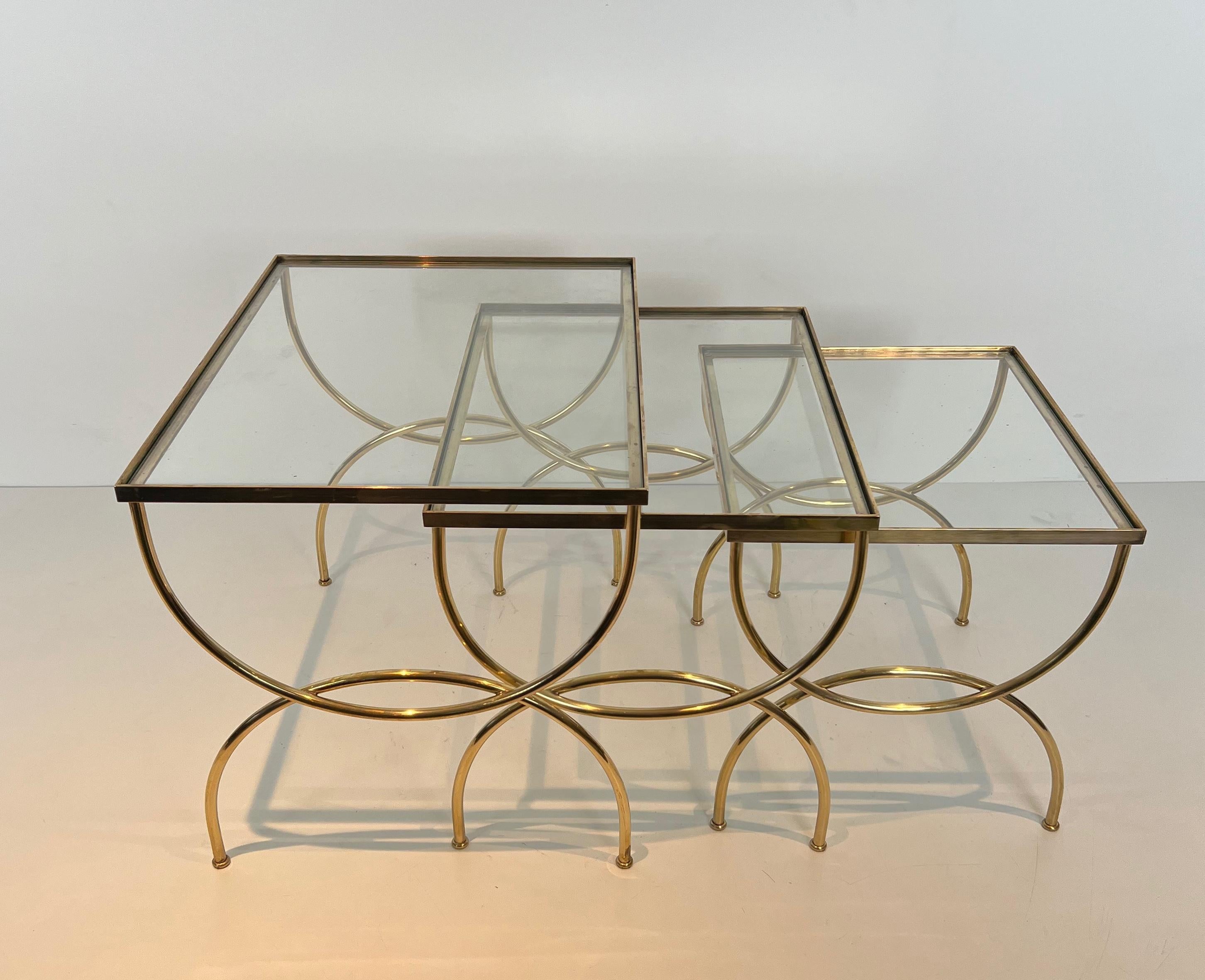 Tables gigognes de style néoclassique  Avec base arcuate. Travail en français en vente 13