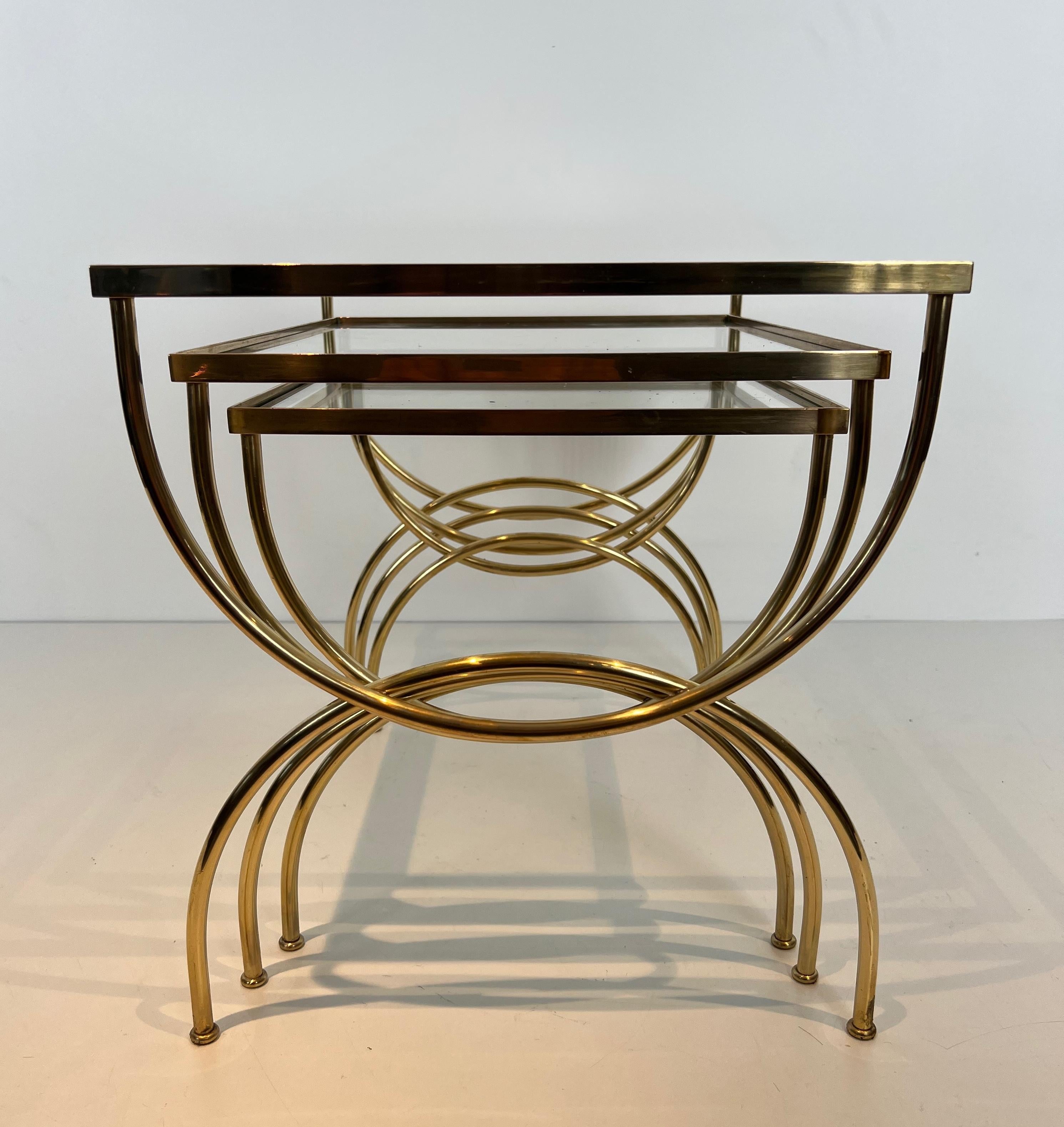 Français Tables gigognes de style néoclassique  Avec base arcuate. Travail en français en vente