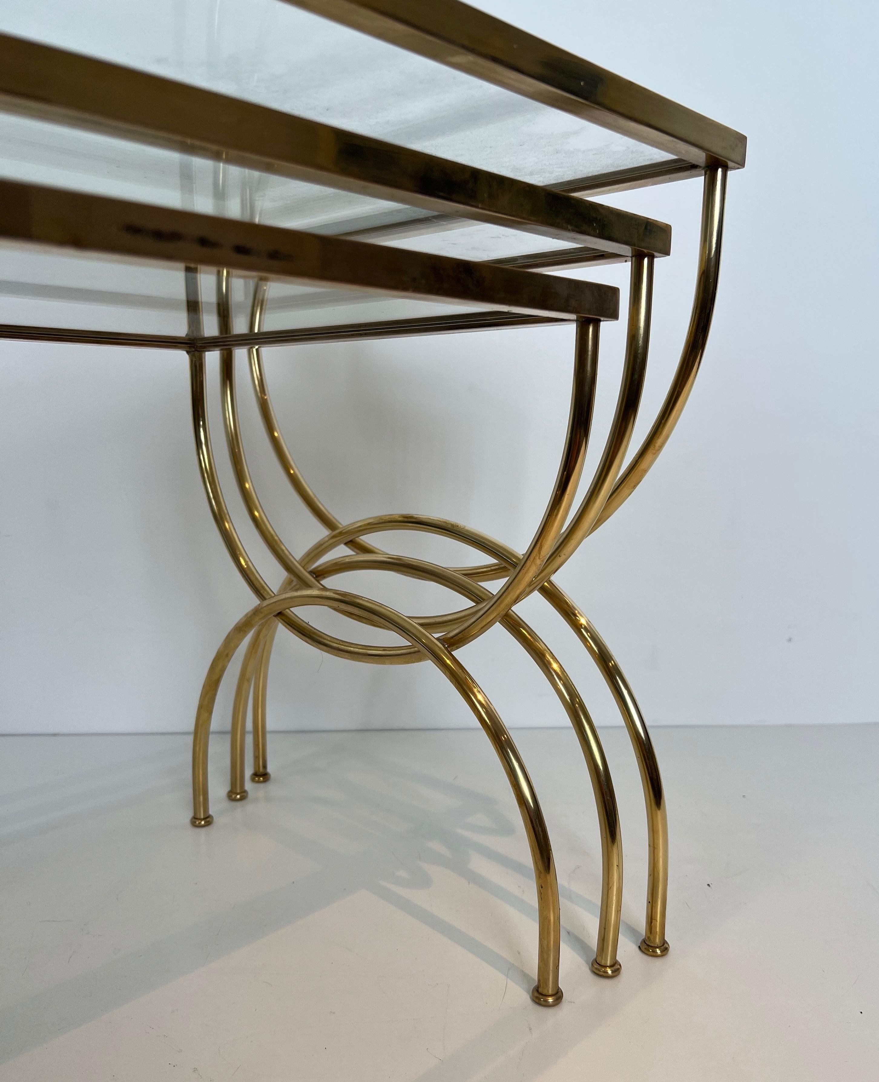 Tables gigognes de style néoclassique  Avec base arcuate. Travail en français en vente 1