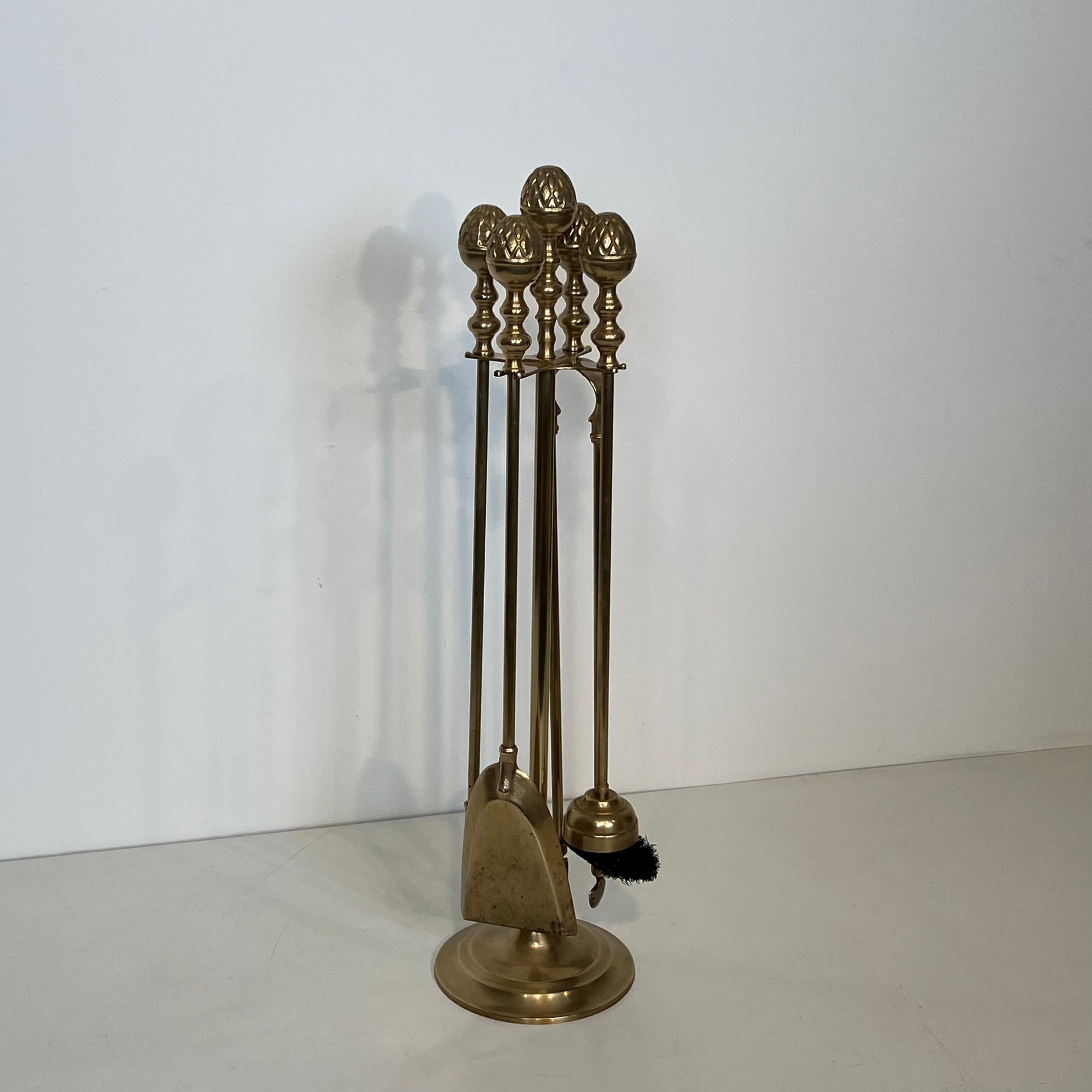 Neoclassical Style Brass Pineapple Fireplace Tools In Good Condition For Sale In Marcq-en-Barœul, Hauts-de-France