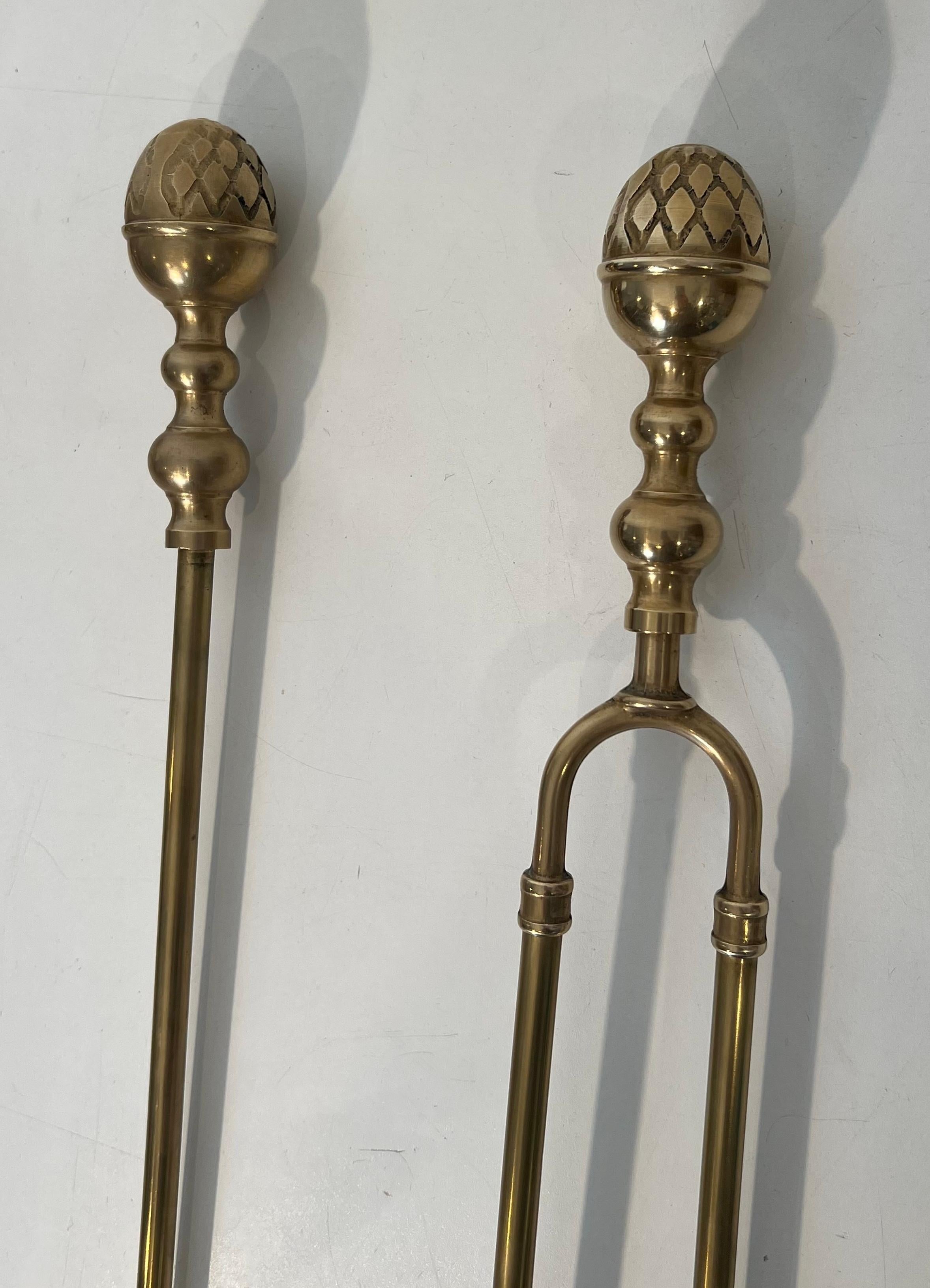 Strumenti per caminetto ad ananas in ottone in stile neoclassico Nello stile della Maison Baguès in vendita 6
