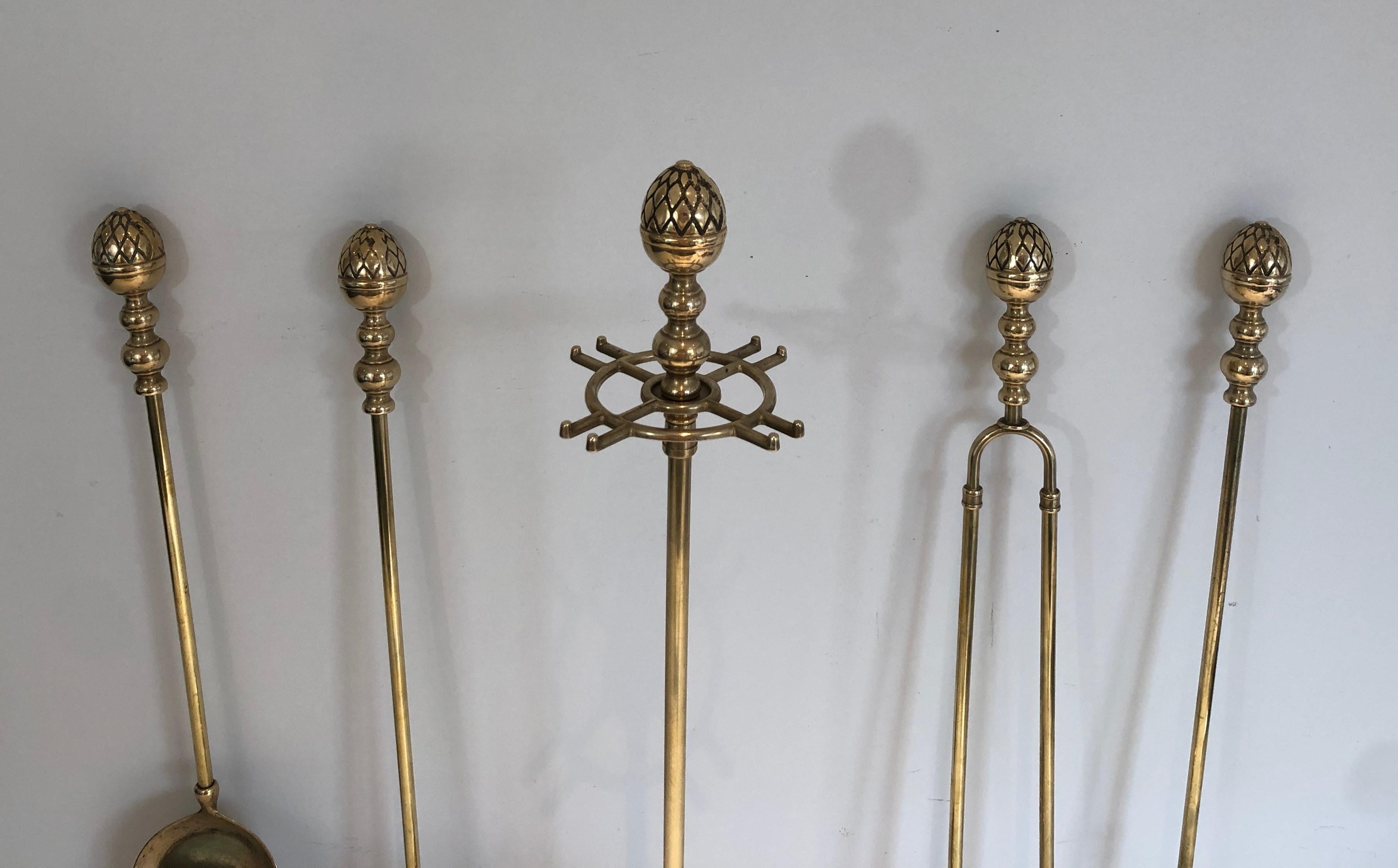 Francese Attrezzi per caminetto ad ananas in ottone in stile neoclassico della Maison Baguès in vendita