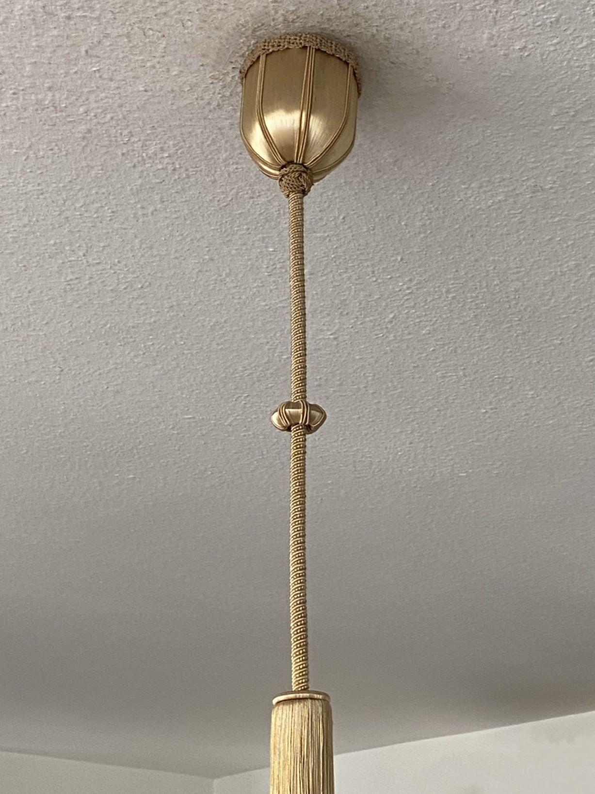 Lampadario austriaco a sette luci in ottone e seta, Austria, anni '30 in vendita 8