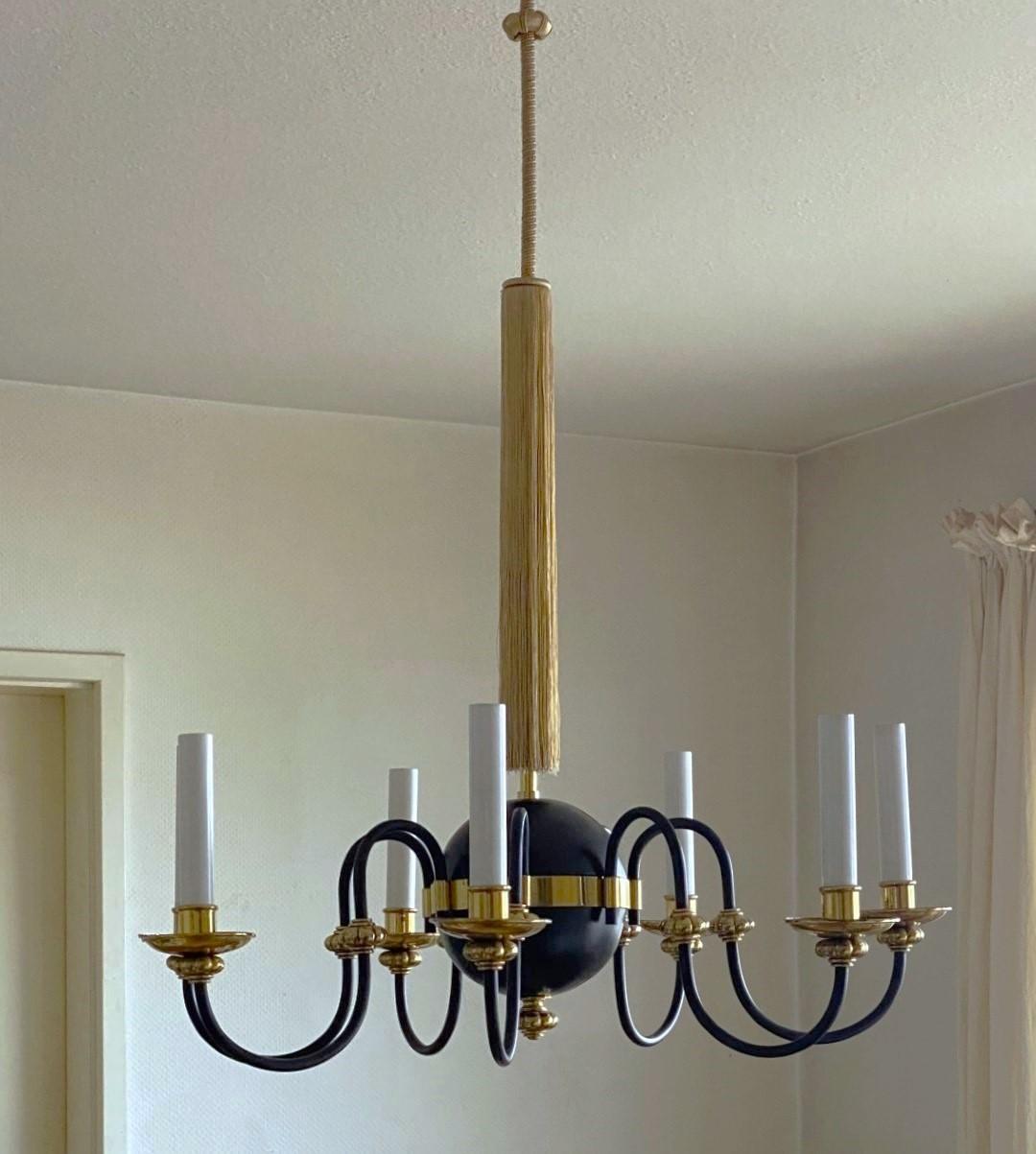 Austriaco Lampadario austriaco a sette luci in ottone e seta, Austria, anni '30 in vendita
