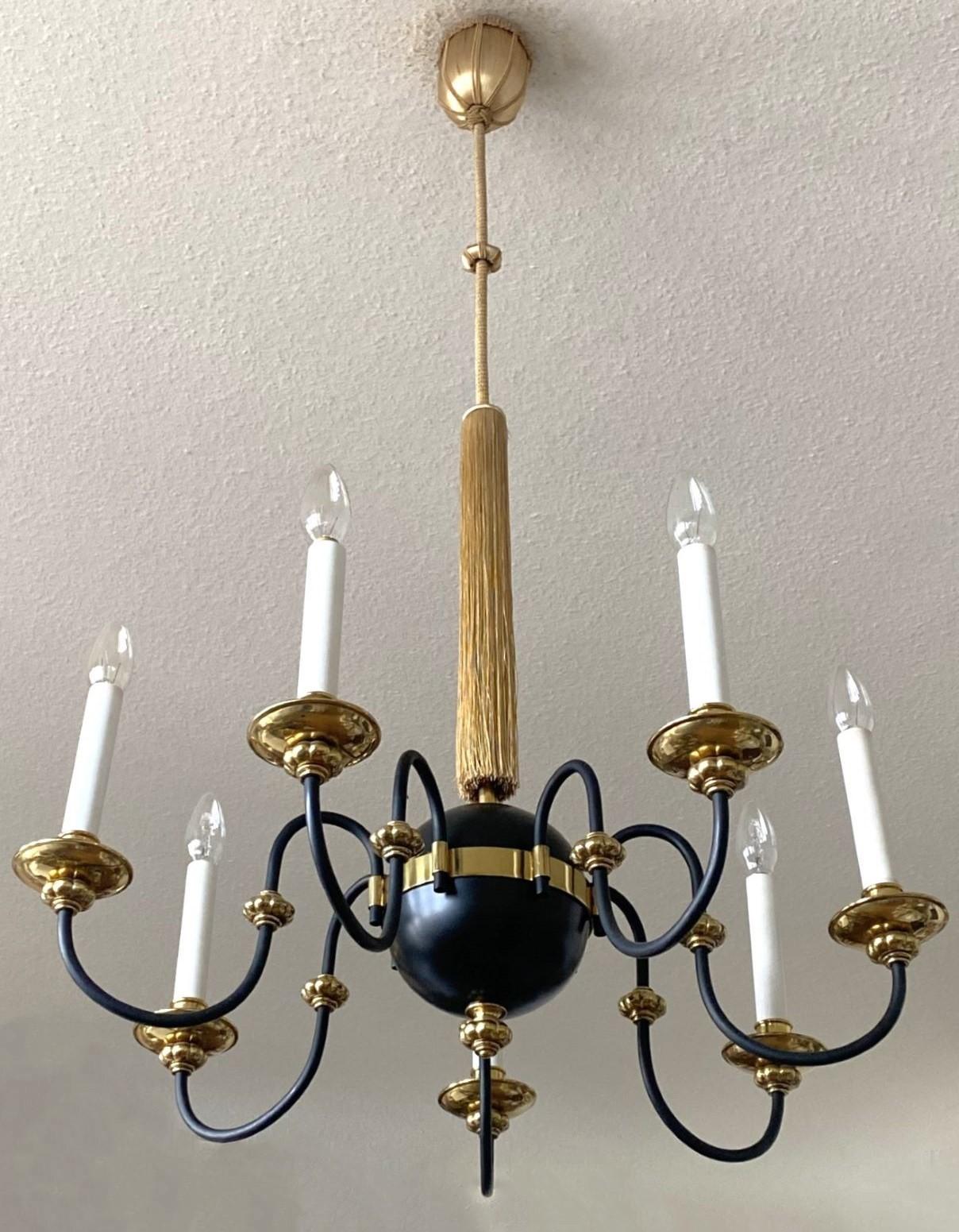 Lampadario austriaco a sette luci in ottone e seta, Austria, anni '30 In condizioni buone in vendita a Frankfurt am Main, DE