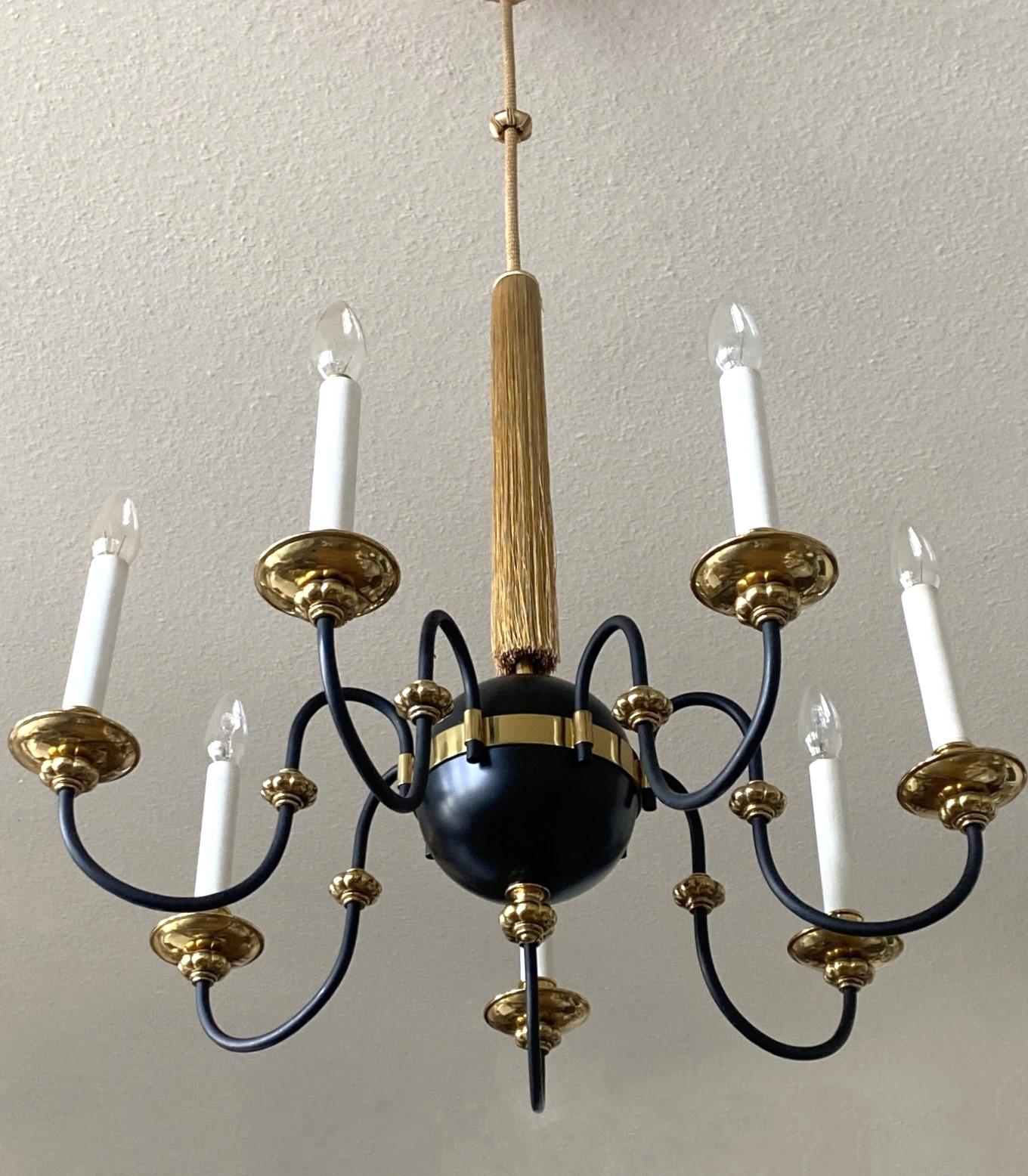 XX secolo Lampadario austriaco a sette luci in ottone e seta, Austria, anni '30 in vendita