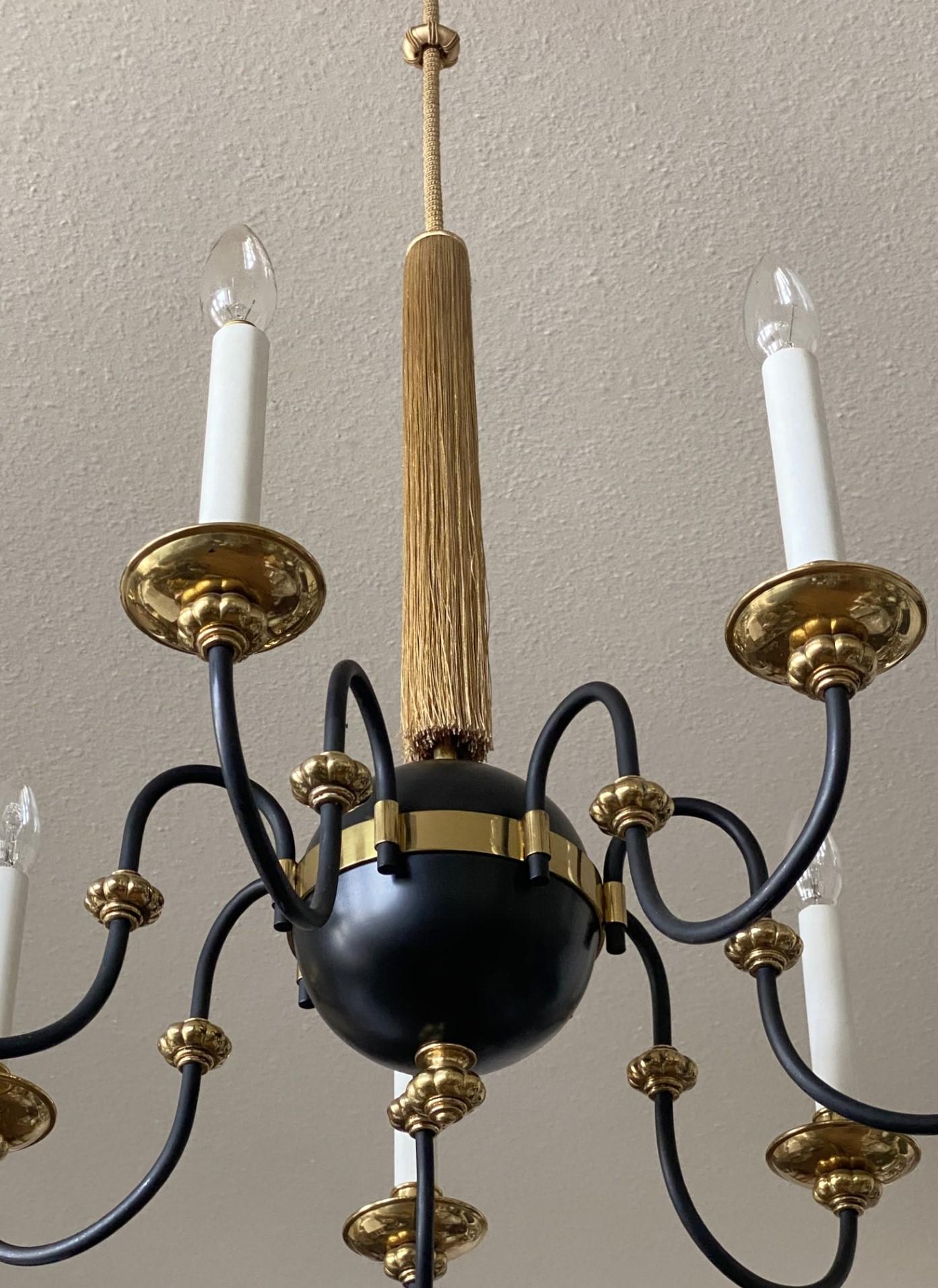 Lampadario austriaco a sette luci in ottone e seta, Austria, anni '30 in vendita 1