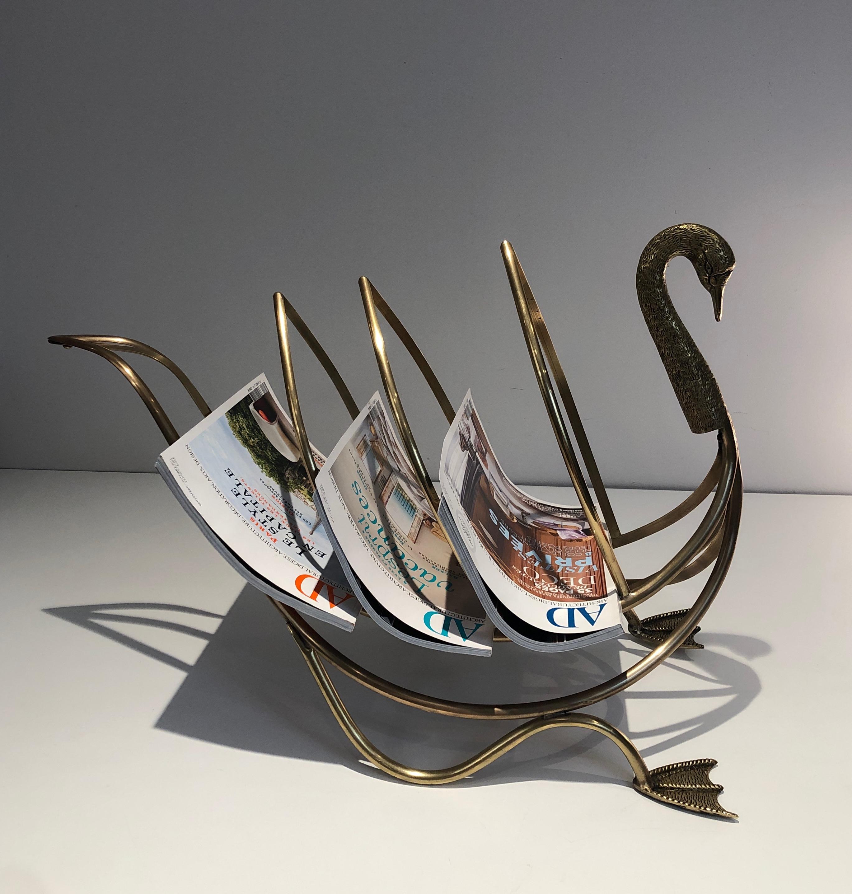 Neoclassical Style Brass Swan Magazine Rack, Italy in the Style of Maison Jansen In Good Condition For Sale In Marcq-en-Barœul, Hauts-de-France