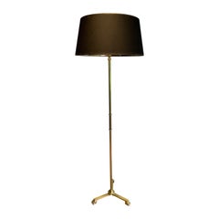 Neoklassizistische Stehlampe aus Bronze und Messing im neoklassischen Stil mit Krallenfüßen von Guy Lefevre