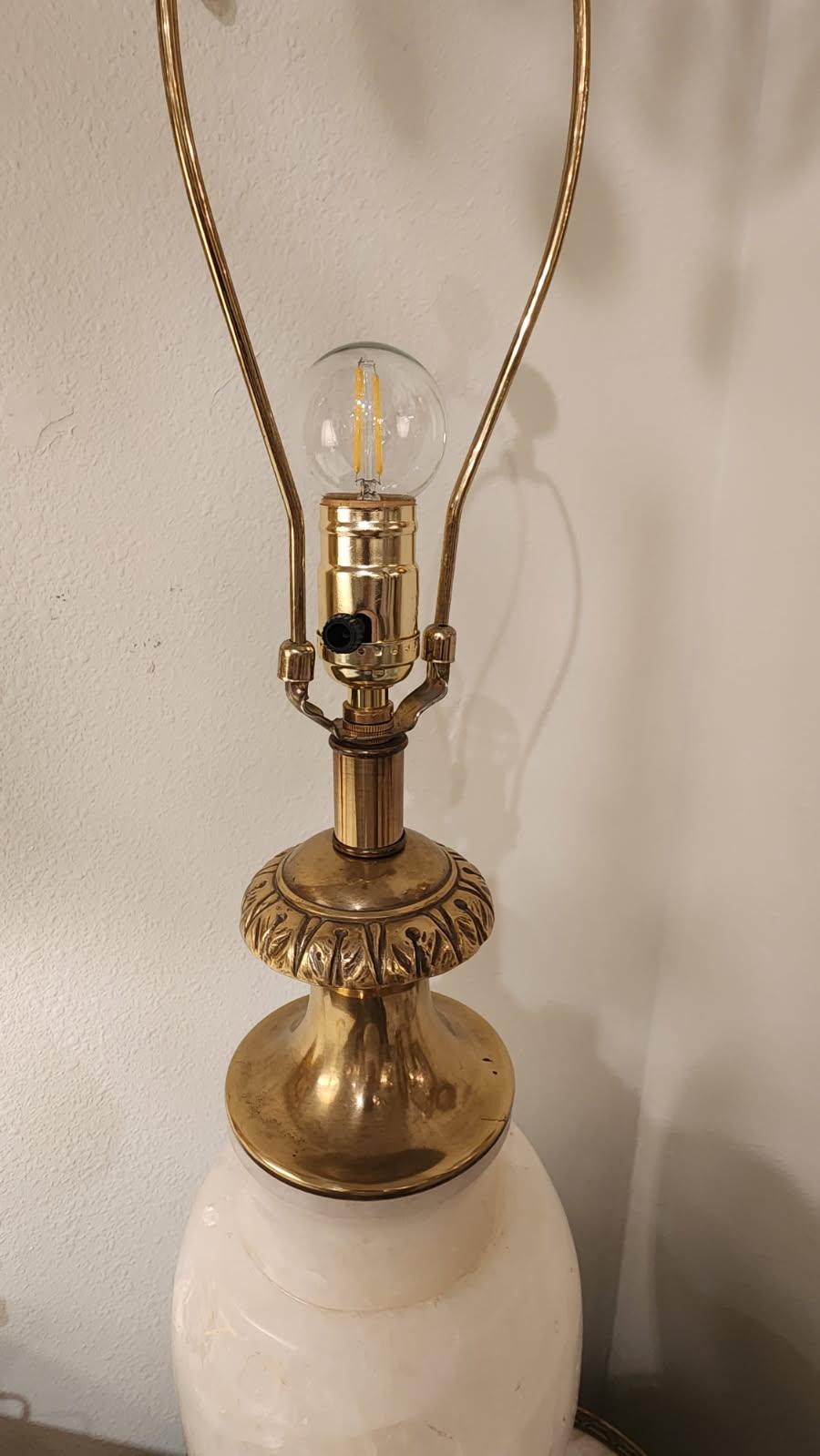 Néoclassique Lampes en cristal de roche de style néoclassique en bronze - Lot de 2 en vente