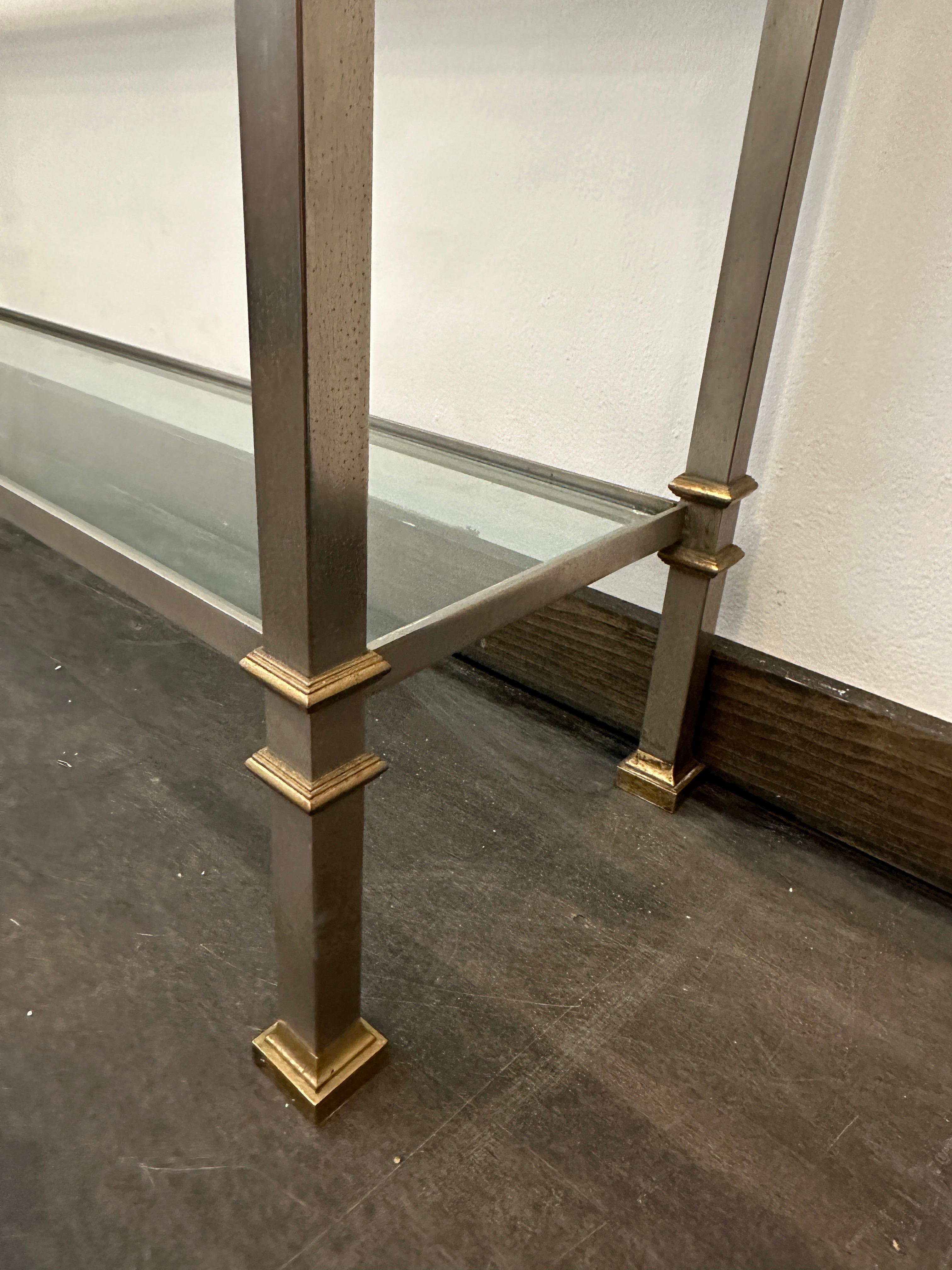 Ottone Étagère in stile neoclassico in ottone e acciaio spazzolato di Maison Jansen in vendita