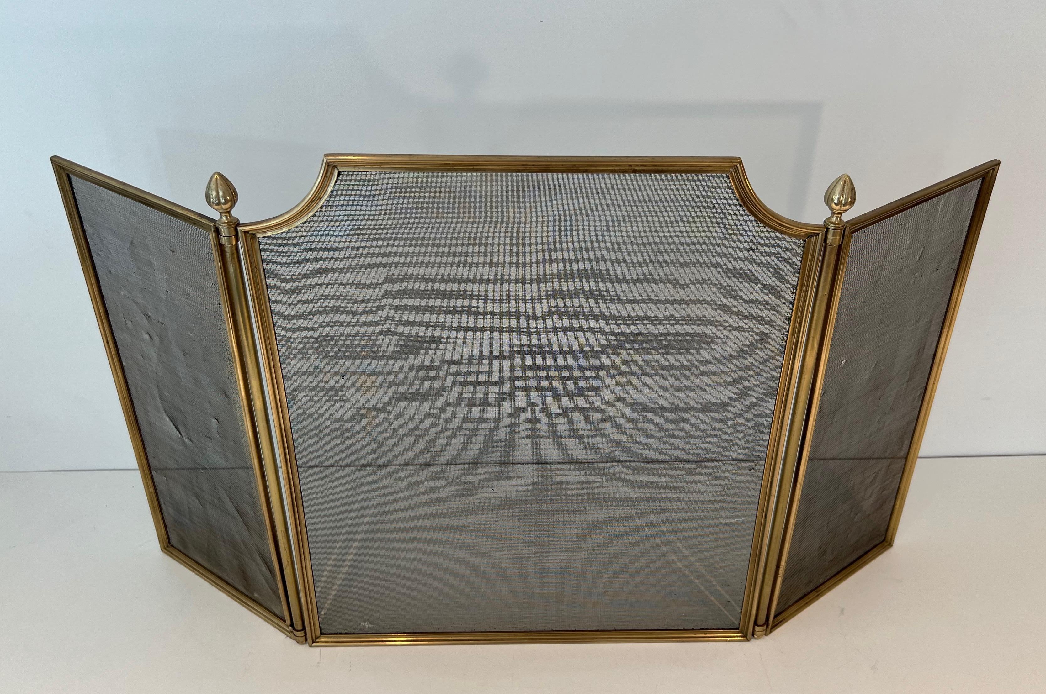 This neoclassical style 3 panels fireplace screen is made of brushed steel, brass and grilling. This is a French work in the style of Maison Jansen. Circa 1970