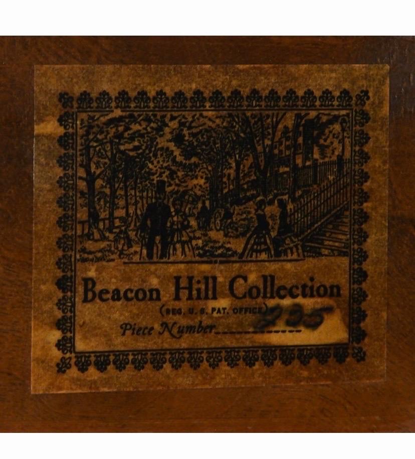 Paire de consoles murales en bois de bourgogne de style néoclassique en vente 3