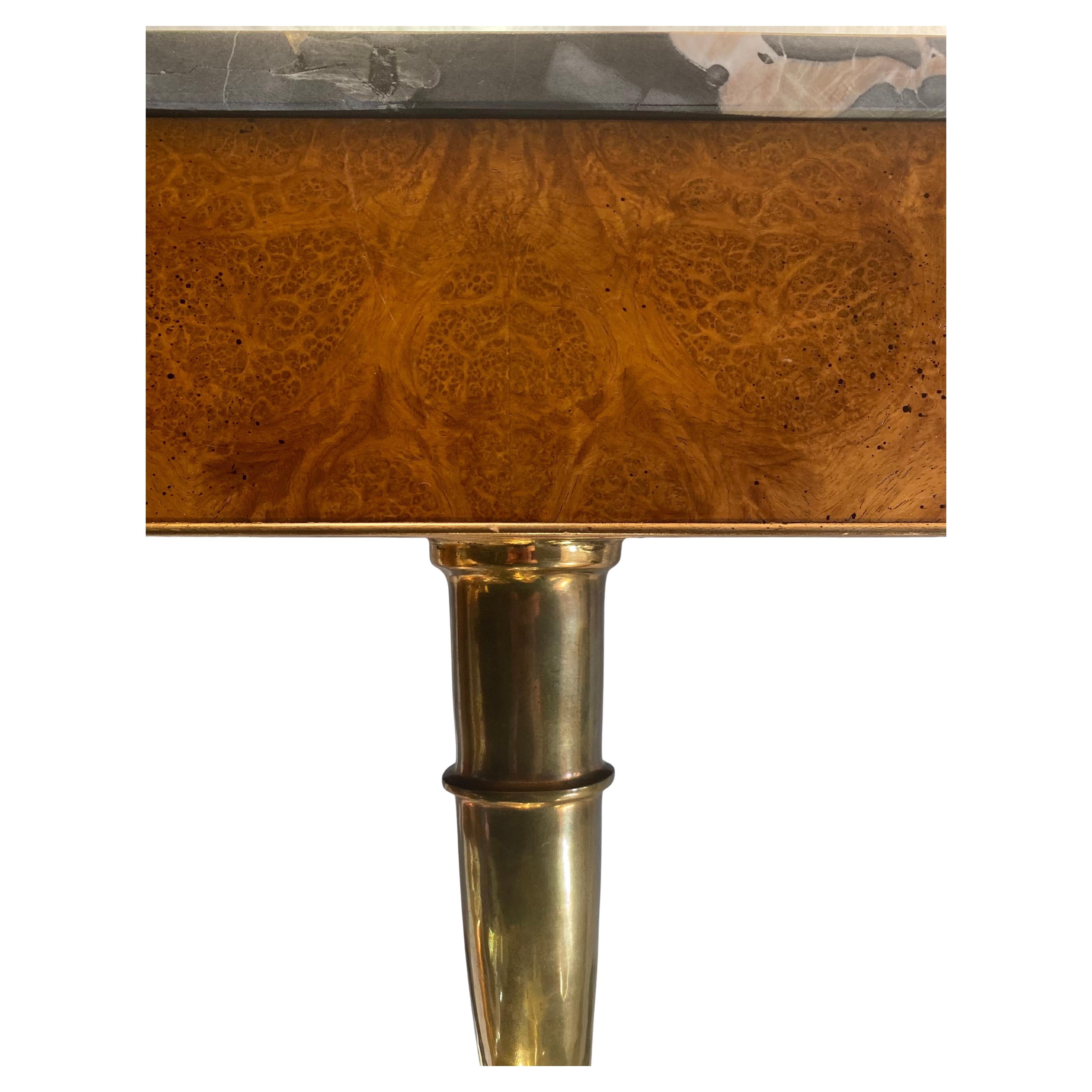 20ième siècle Paire de consoles murales en bois de bourgogne de style néoclassique en vente