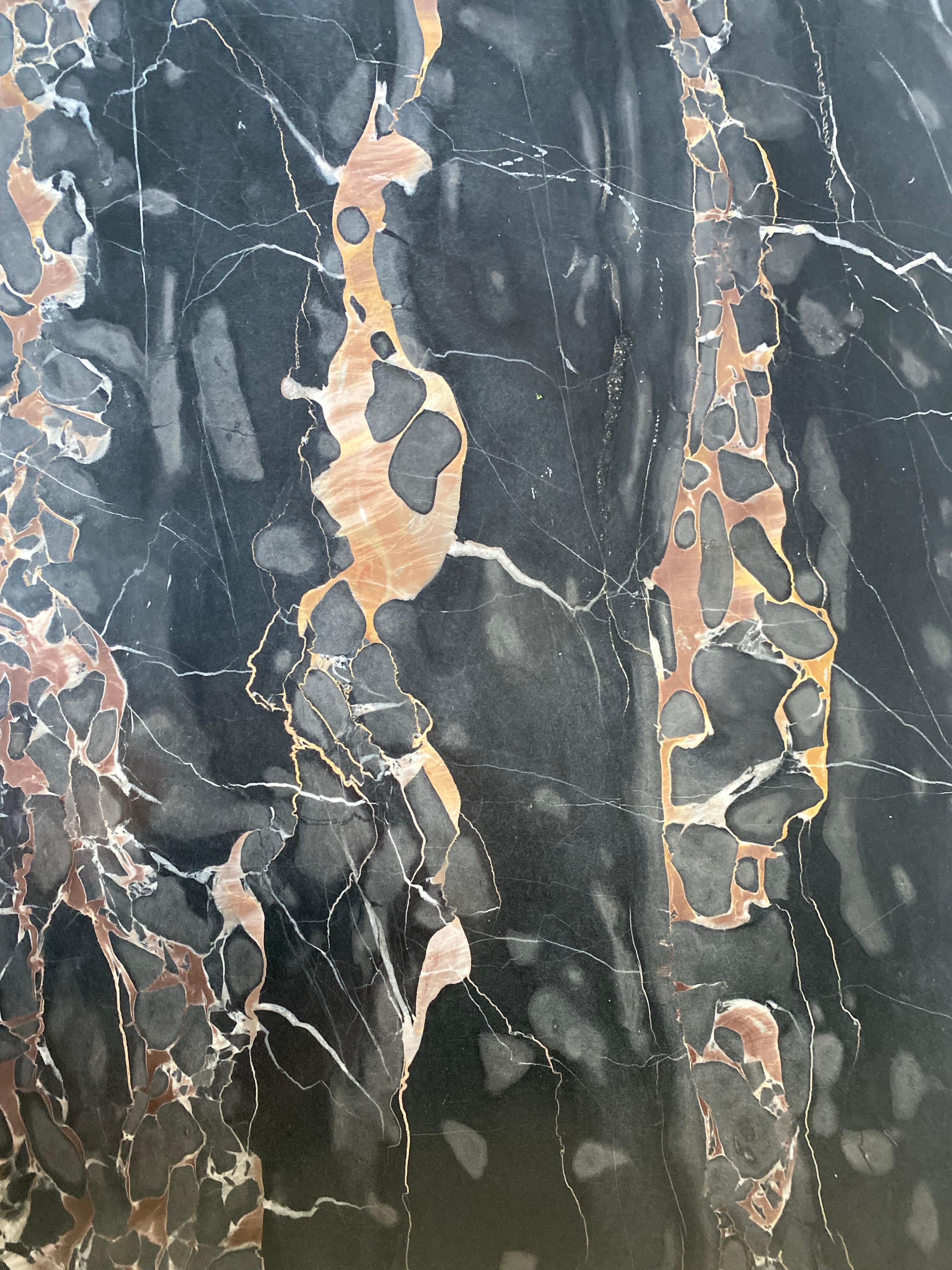 Paire de consoles murales en bois de bourgogne de style néoclassique en vente 1