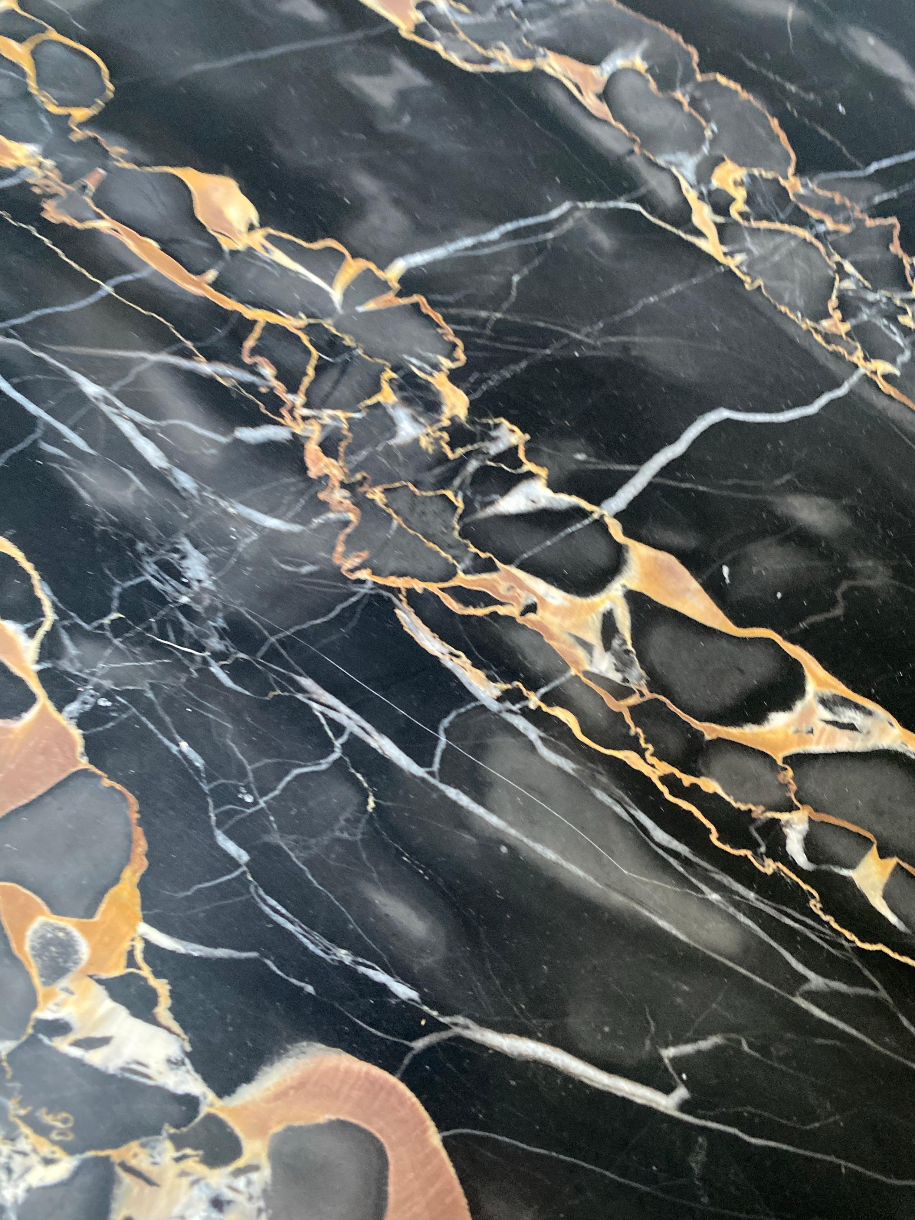 Paire de consoles murales en bois de bourgogne de style néoclassique en vente 2