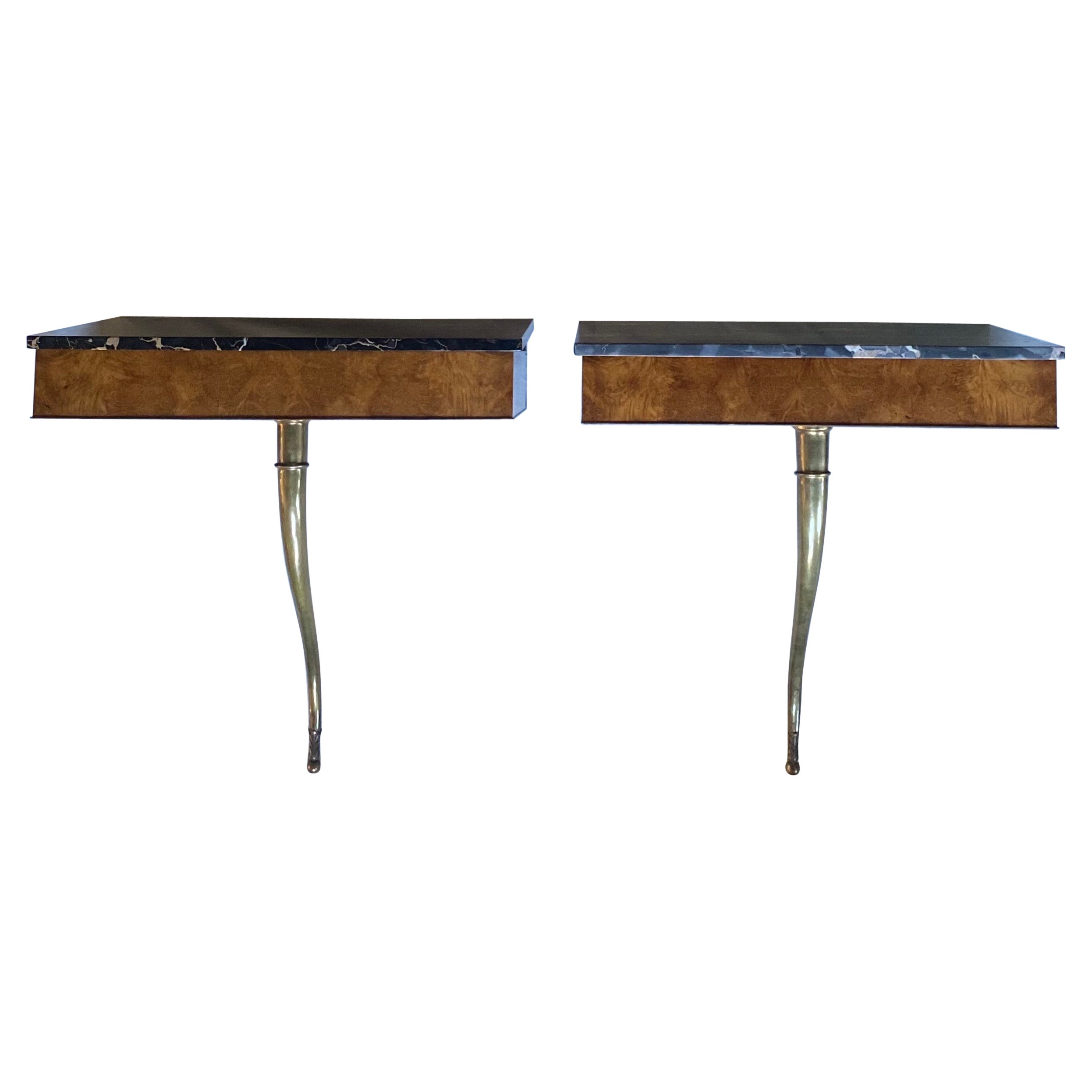 Paire de consoles murales en bois de bourgogne de style néoclassique en vente