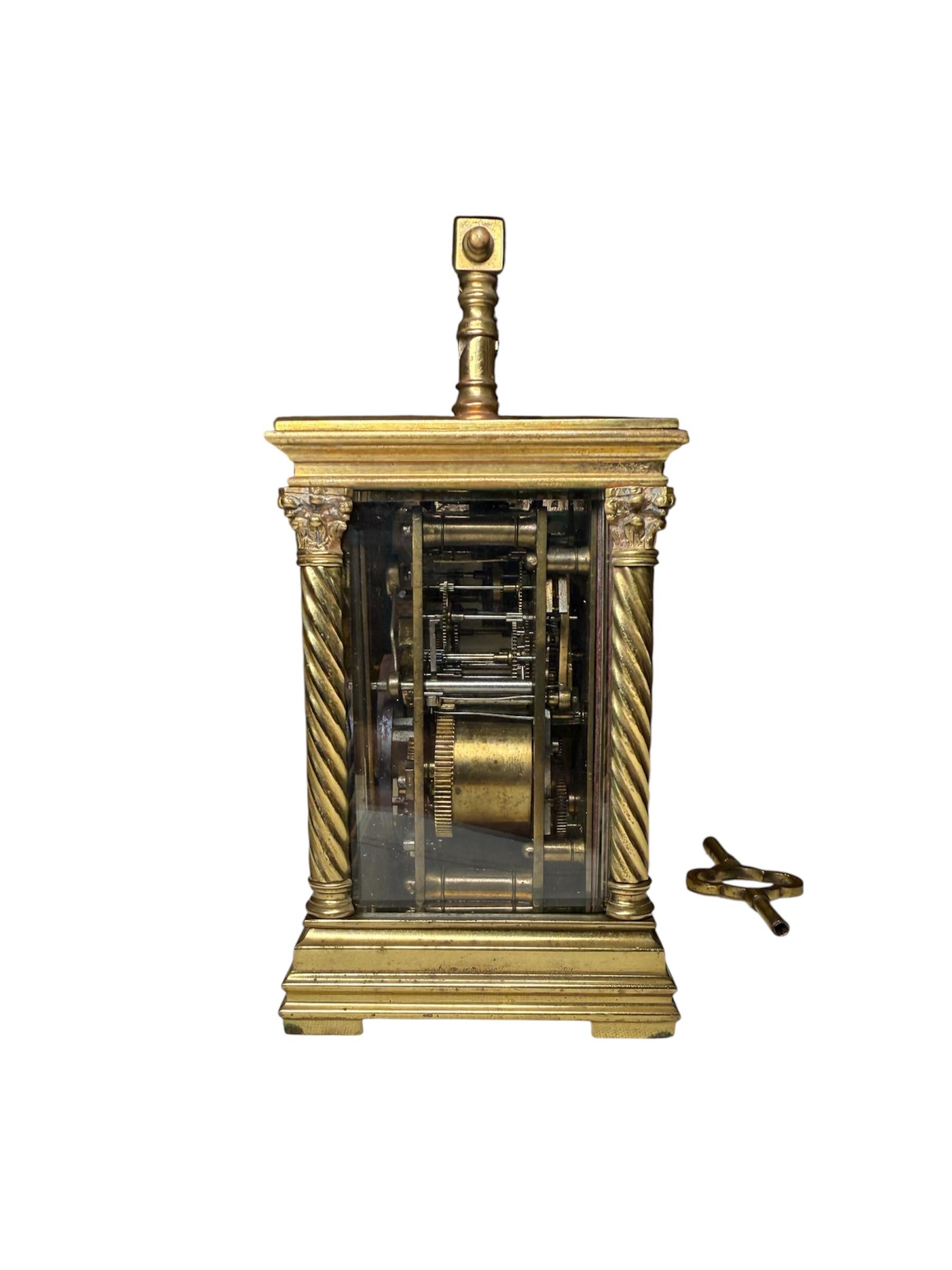 20ième siècle Horloge de table/chariot de style néoclassique en vente