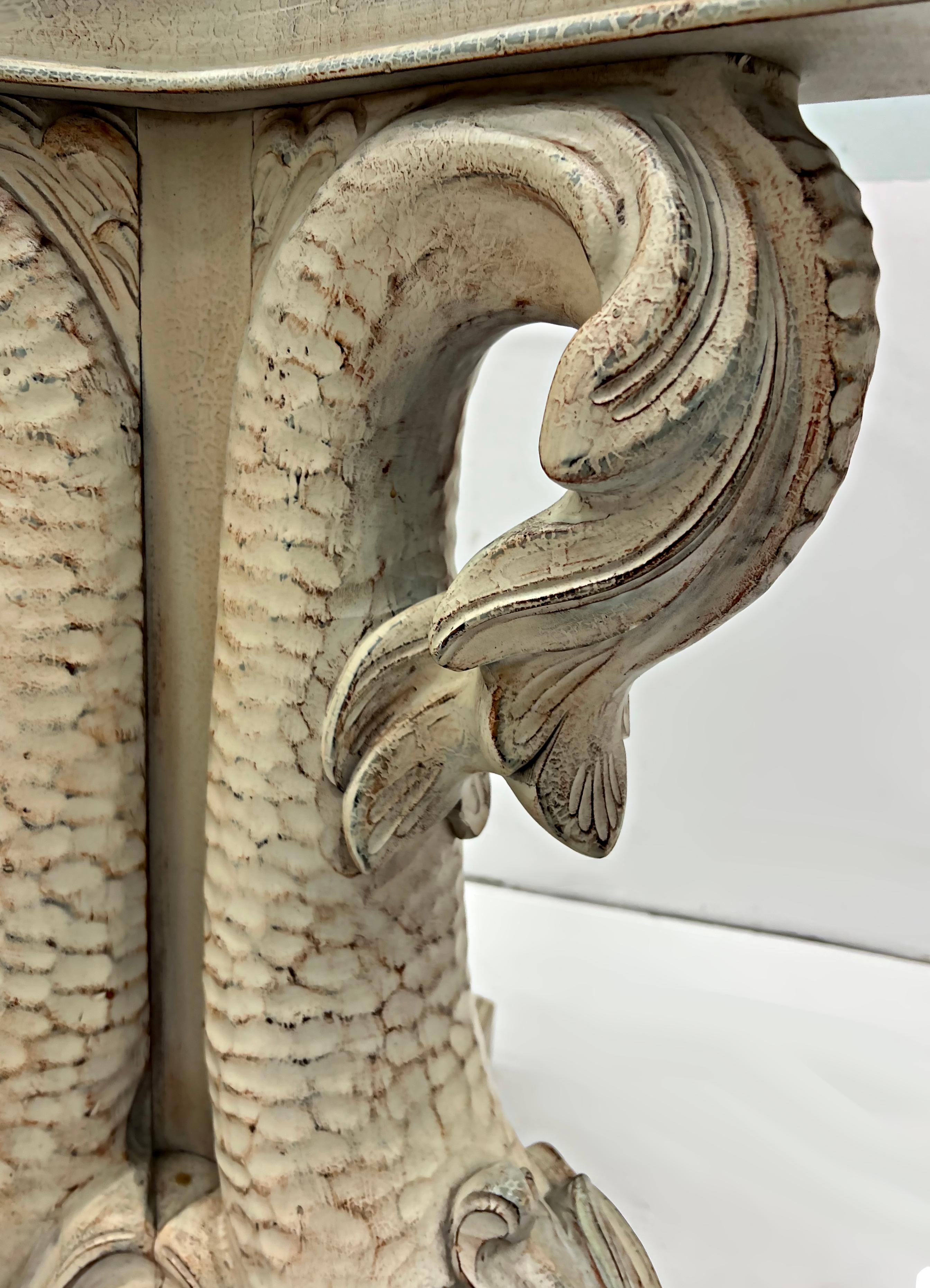 Verre Guéridon vénitien de style néoclassique avec dauphins sculptés et plateau en verre en vente