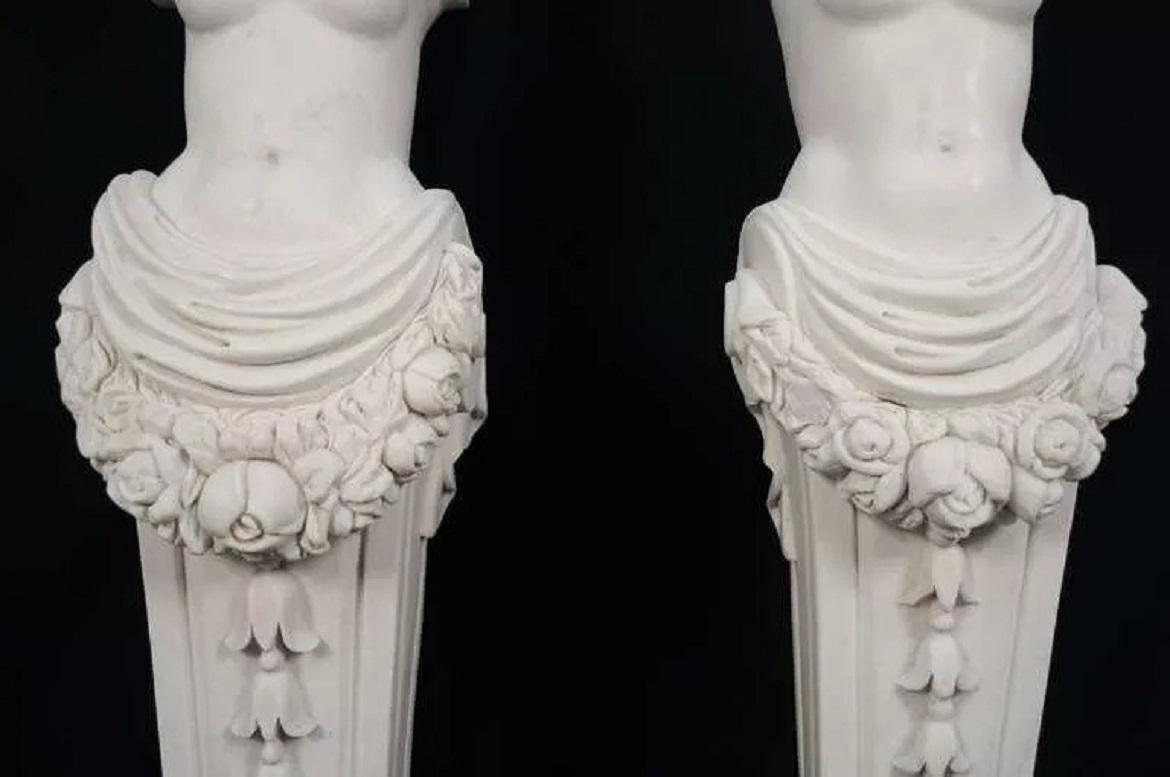 Paire de statues de torses féminines italiennes sculptées en marbre de Carrare de style néoclassique Bon état - En vente à Philadelphia, PA
