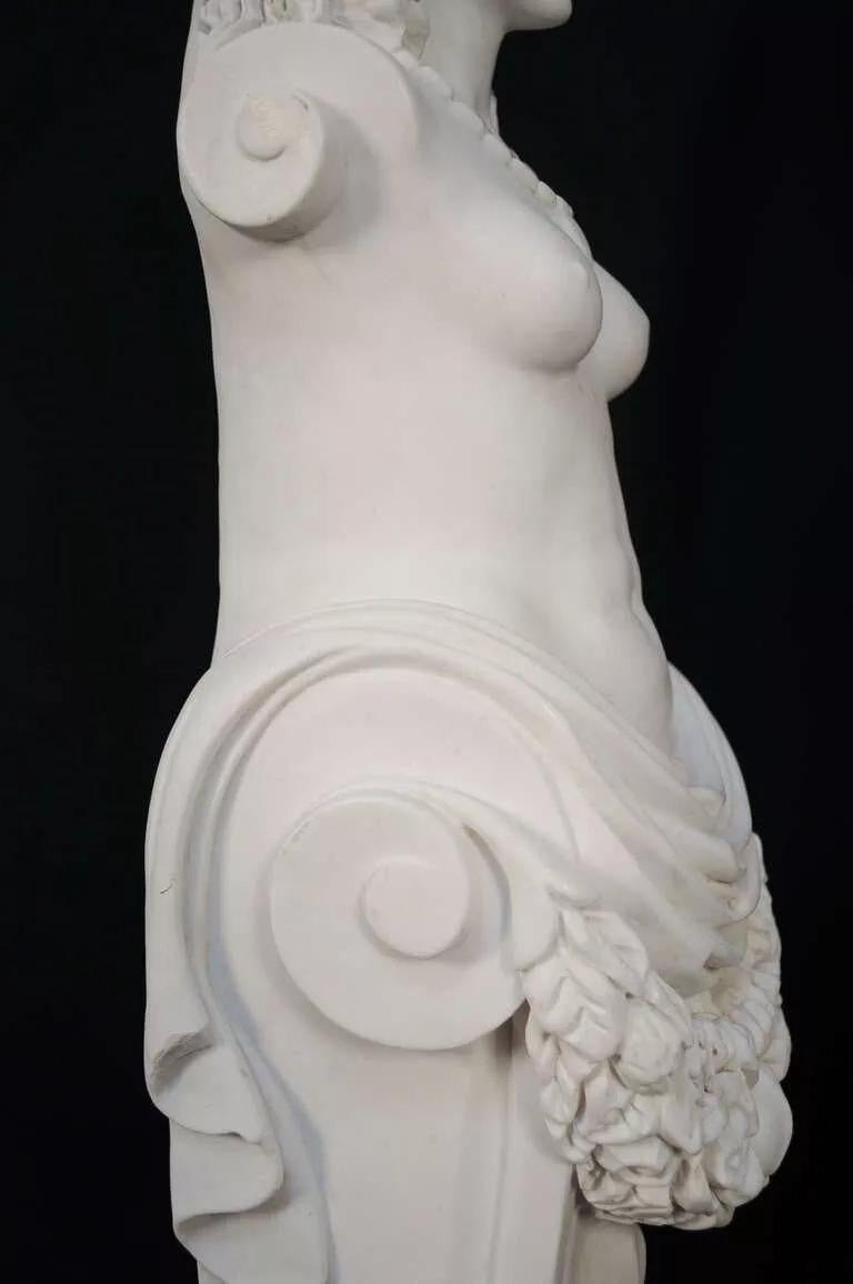 Marbre Paire de statues de torses féminines italiennes sculptées en marbre de Carrare de style néoclassique en vente