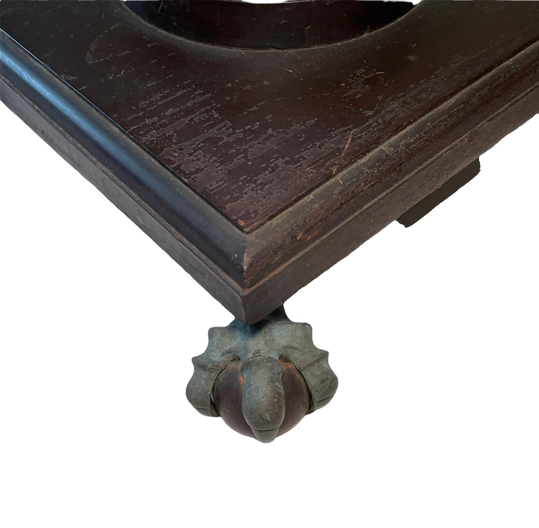 colonne / piédestal en forme de spirale de style néoclassique en bois sculpté et bronze en vente 9