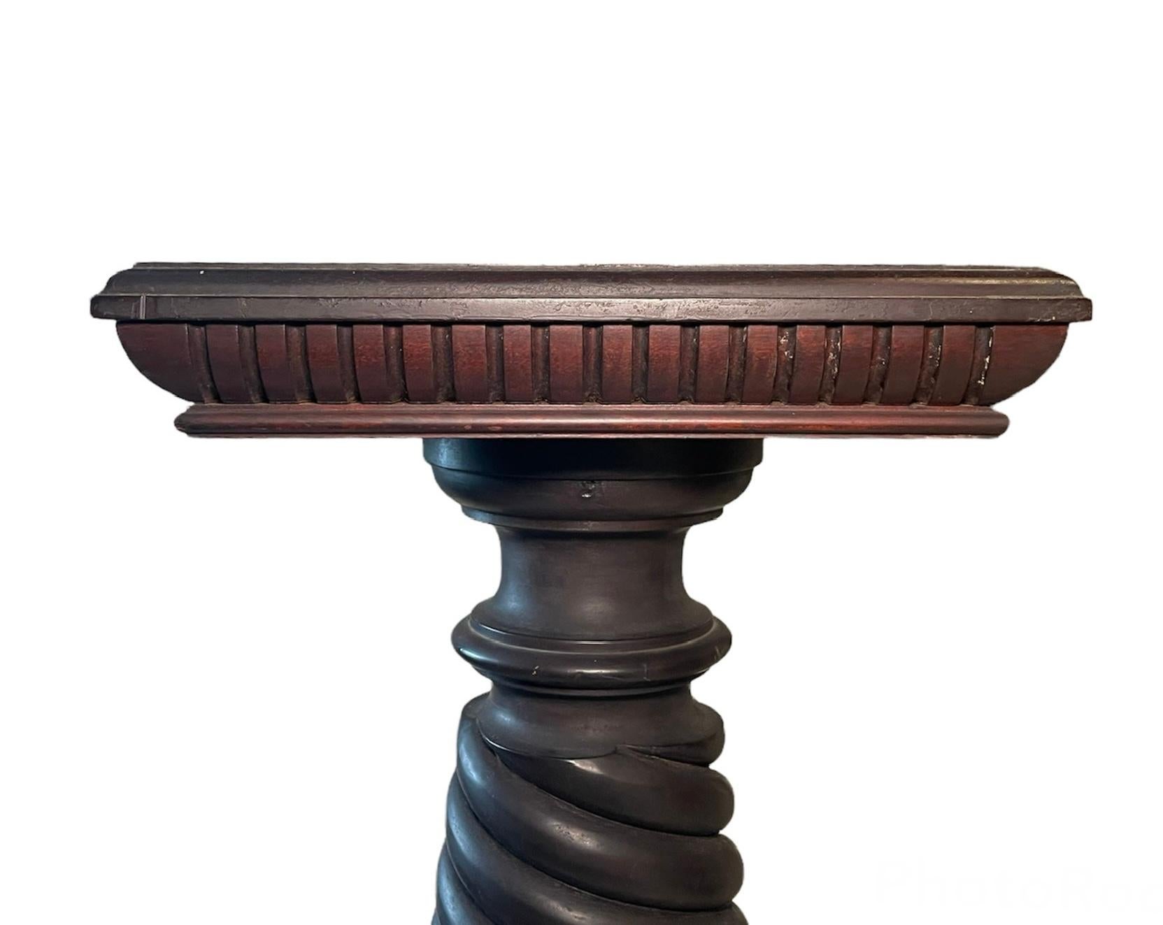 Neoclassical Style Carved Wood and Bronze Spiral Column / Pedestal In Good Condition For Sale In Guaynabo, PR