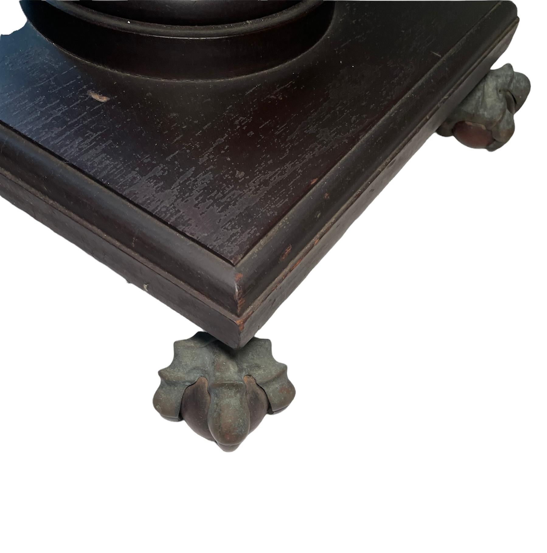 Spiralsäule/Sockel aus geschnitztem Holz und Bronze im neoklassischen Stil im Zustand „Gut“ im Angebot in Guaynabo, PR