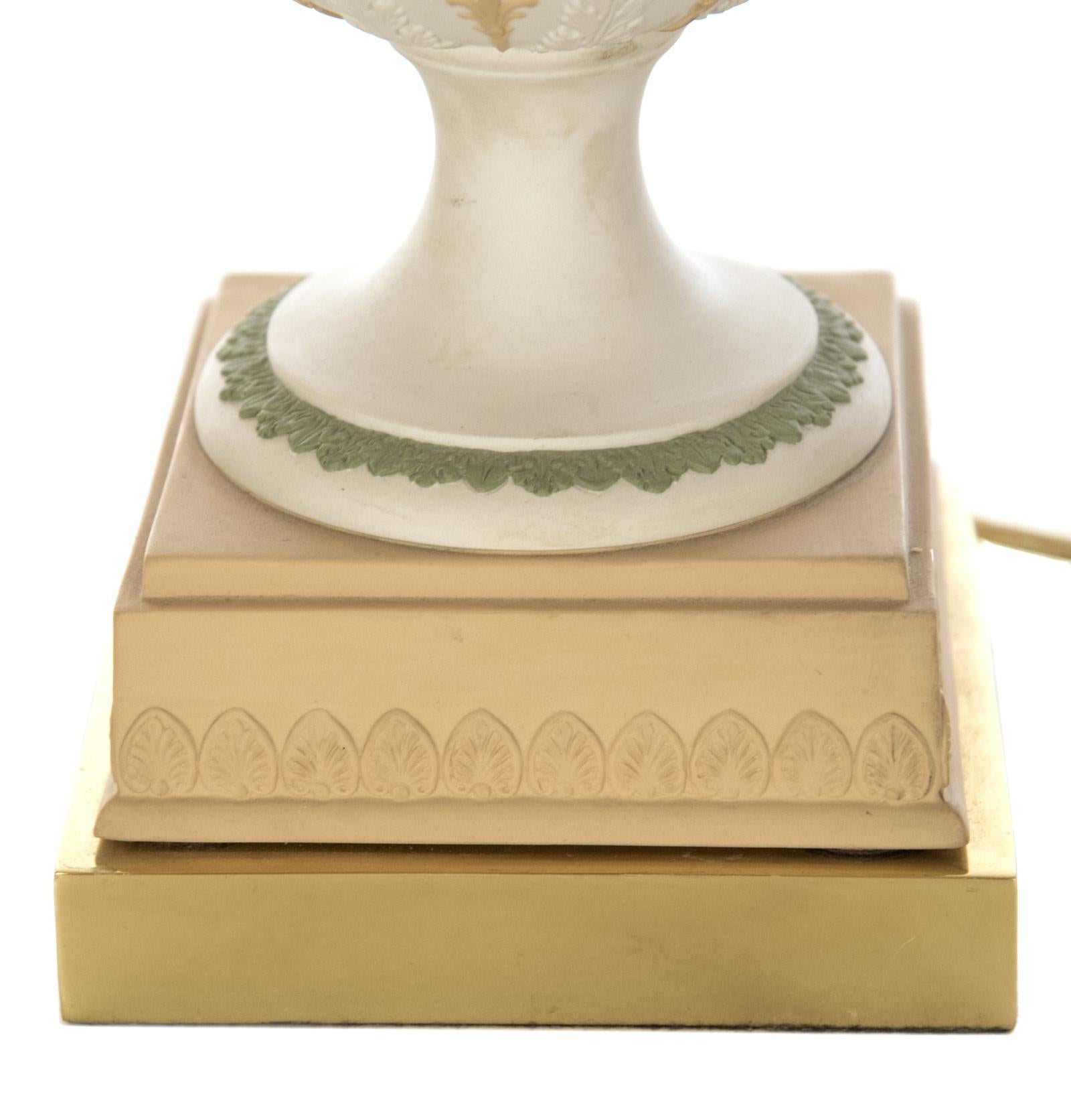 Neoclassical Style Ceramic Table Lamp with Garlands In Good Condition For Sale In Salt Lake City, UT