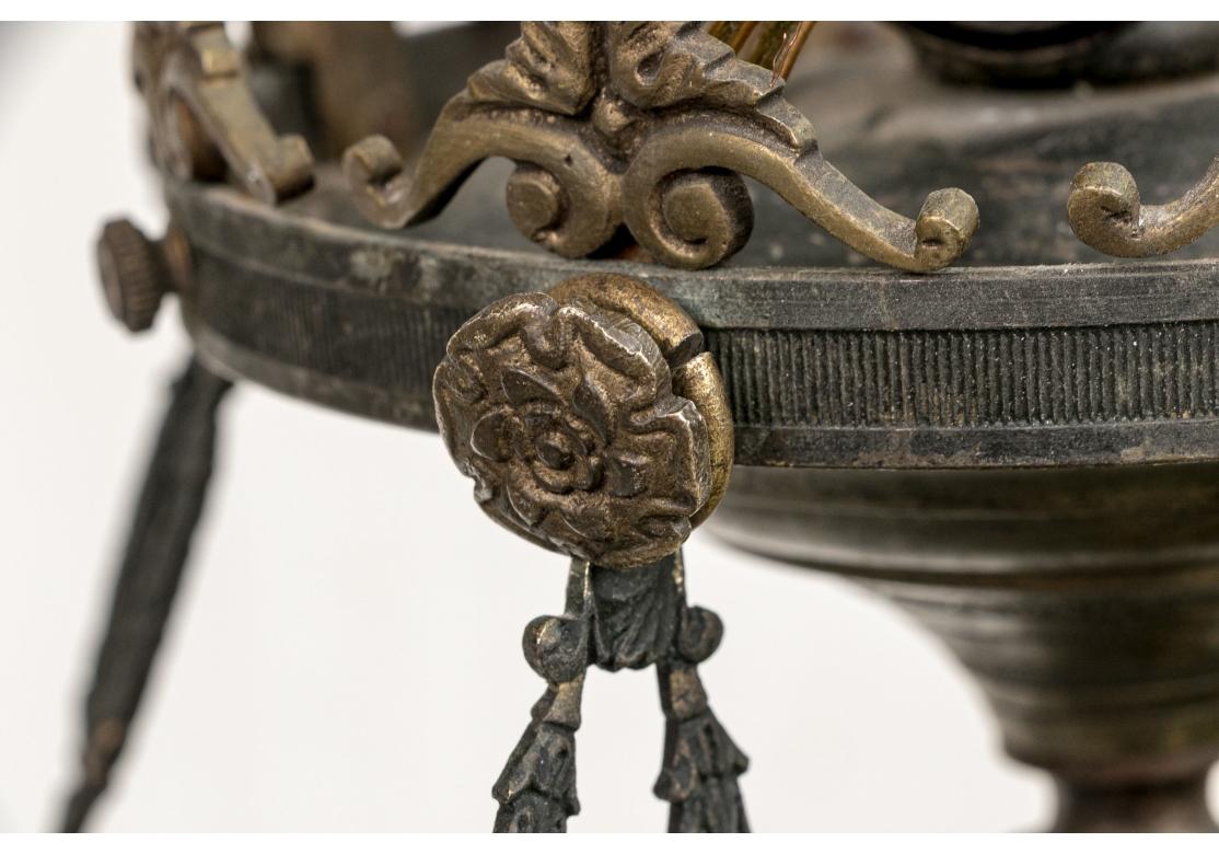 Lampadario in stile neoclassico da restaurare in vendita 5