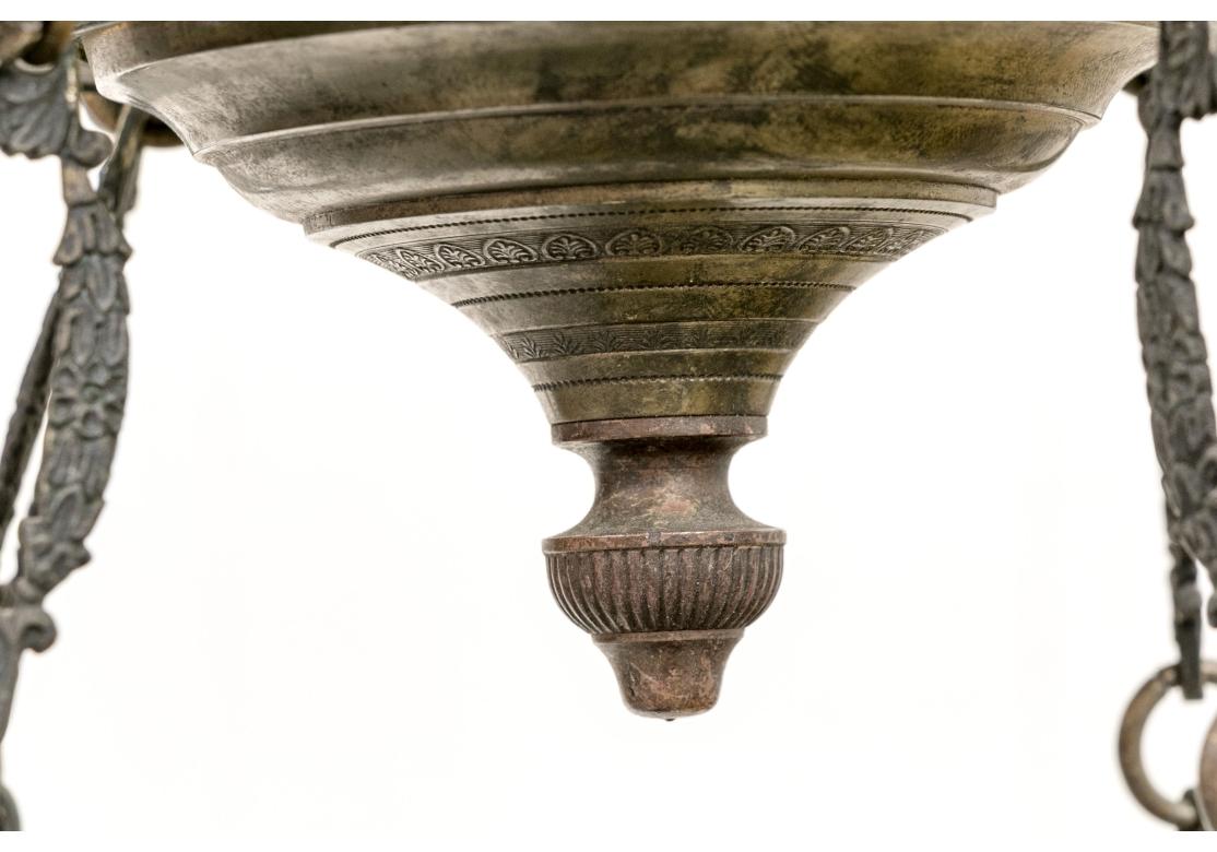 Metallo Lampadario in stile neoclassico da restaurare in vendita