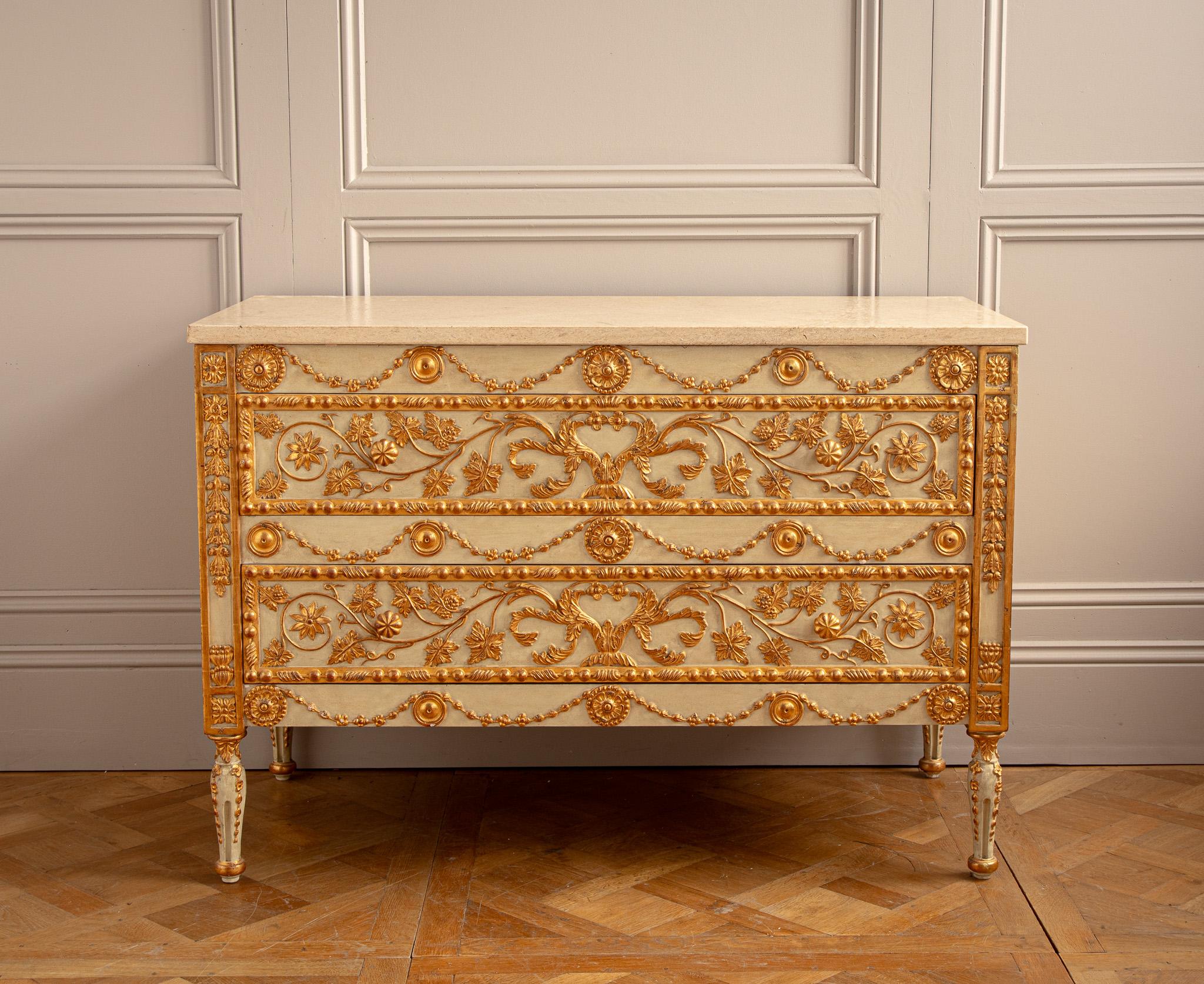 Cómoda De Estilo Neoclásico Con Pan De Oro De 23,75 qt By La Maison London en venta 4