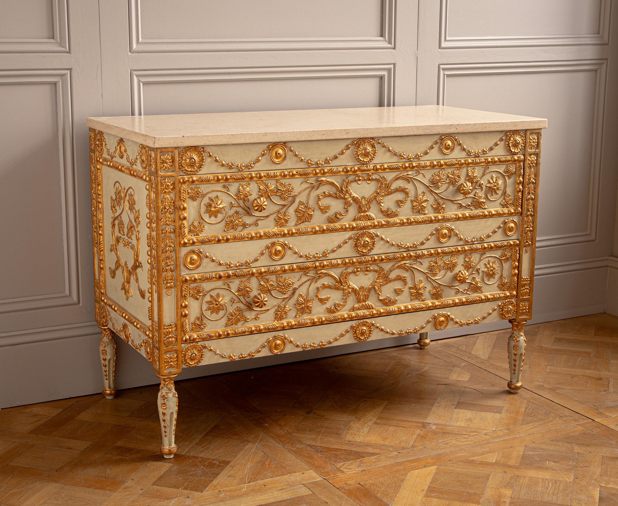 Cómoda De Estilo Neoclásico Con Pan De Oro De 23,75 qt By La Maison London en venta 5