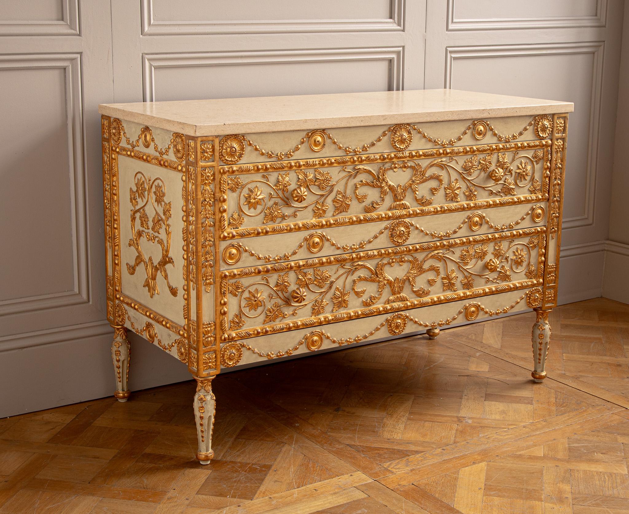 Cómoda De Estilo Neoclásico Con Pan De Oro De 23,75 qt By La Maison London en venta 6