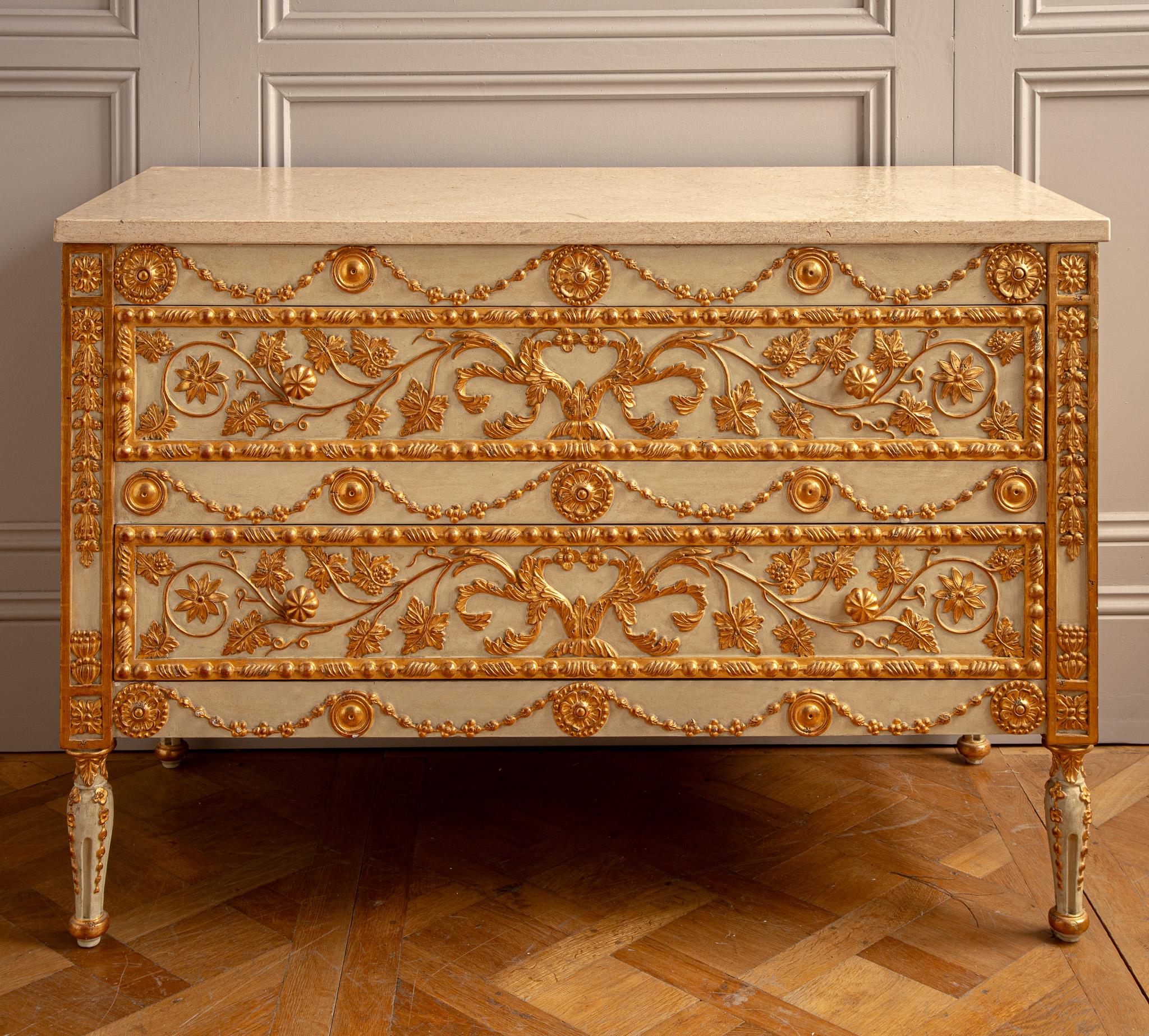 Cómoda De Estilo Neoclásico Con Pan De Oro De 23,75 qt By La Maison London en venta 1