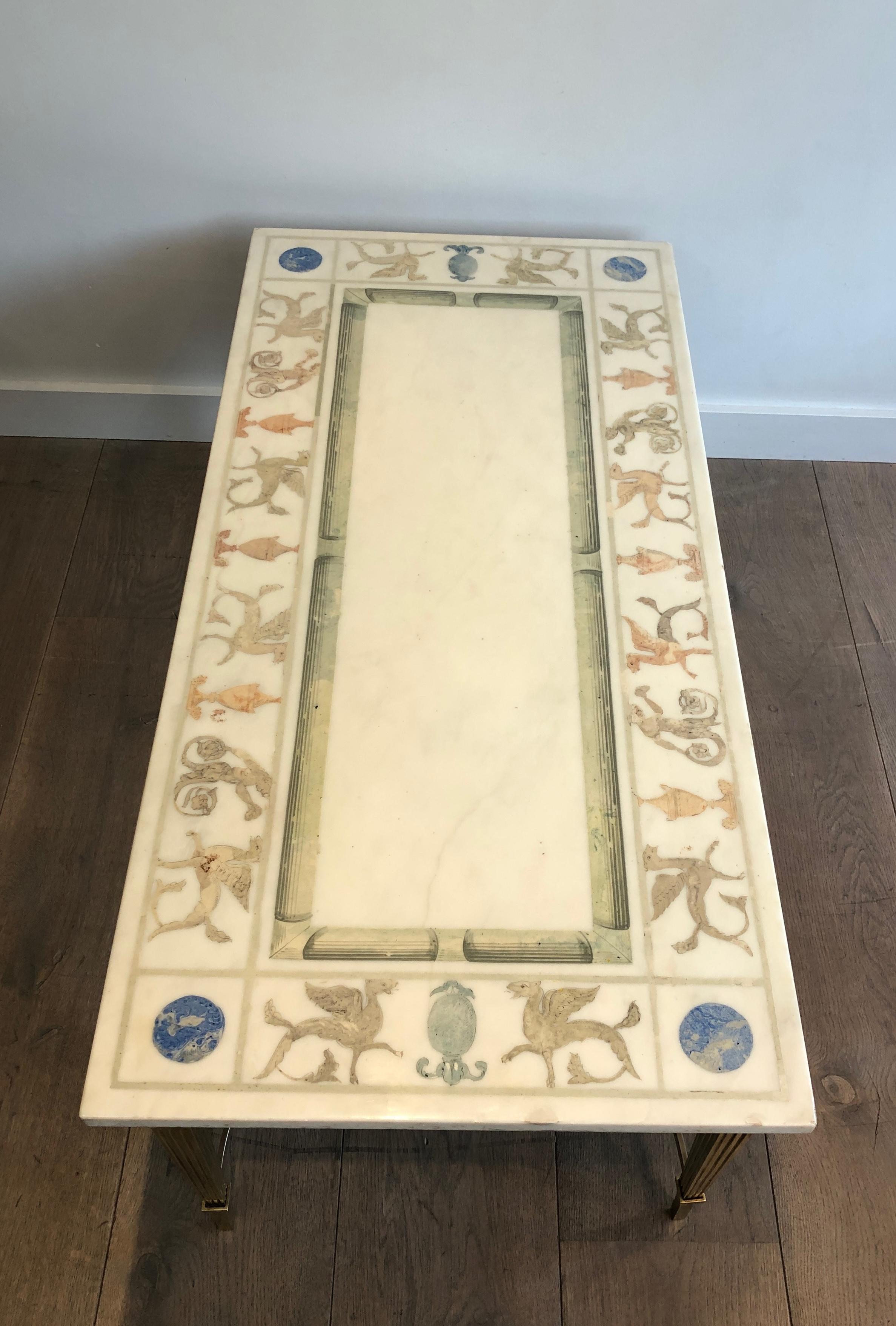 Mesa de centro de estilo neoclásico en bronce y latón con tapa de mármol decorada en Bueno estado para la venta en Marcq-en-Barœul, Hauts-de-France