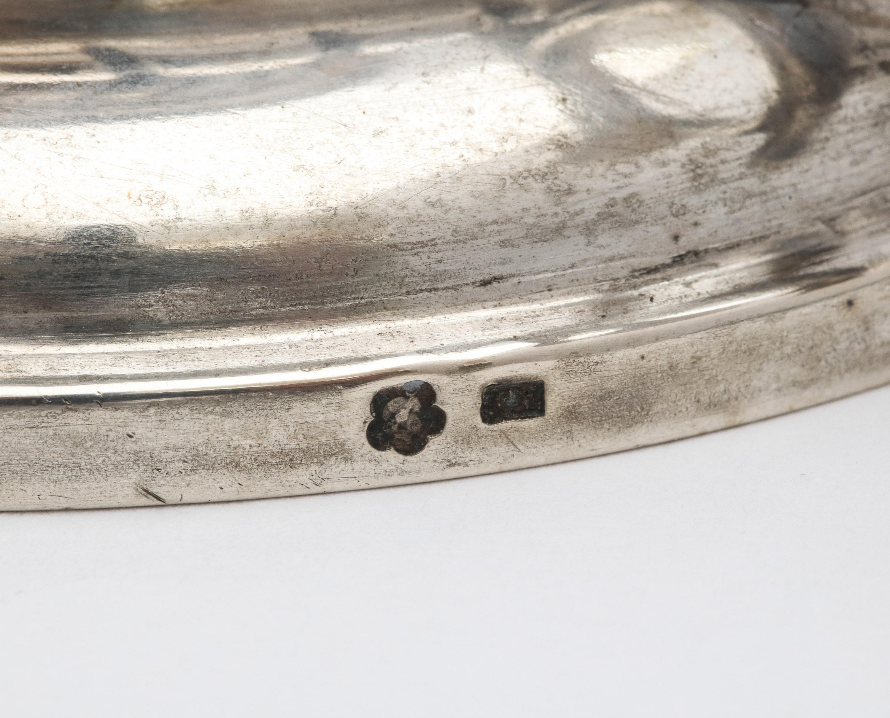 Neoklassisches kontinentales Silber '.835' Chamber Stick im Stil im Angebot 5