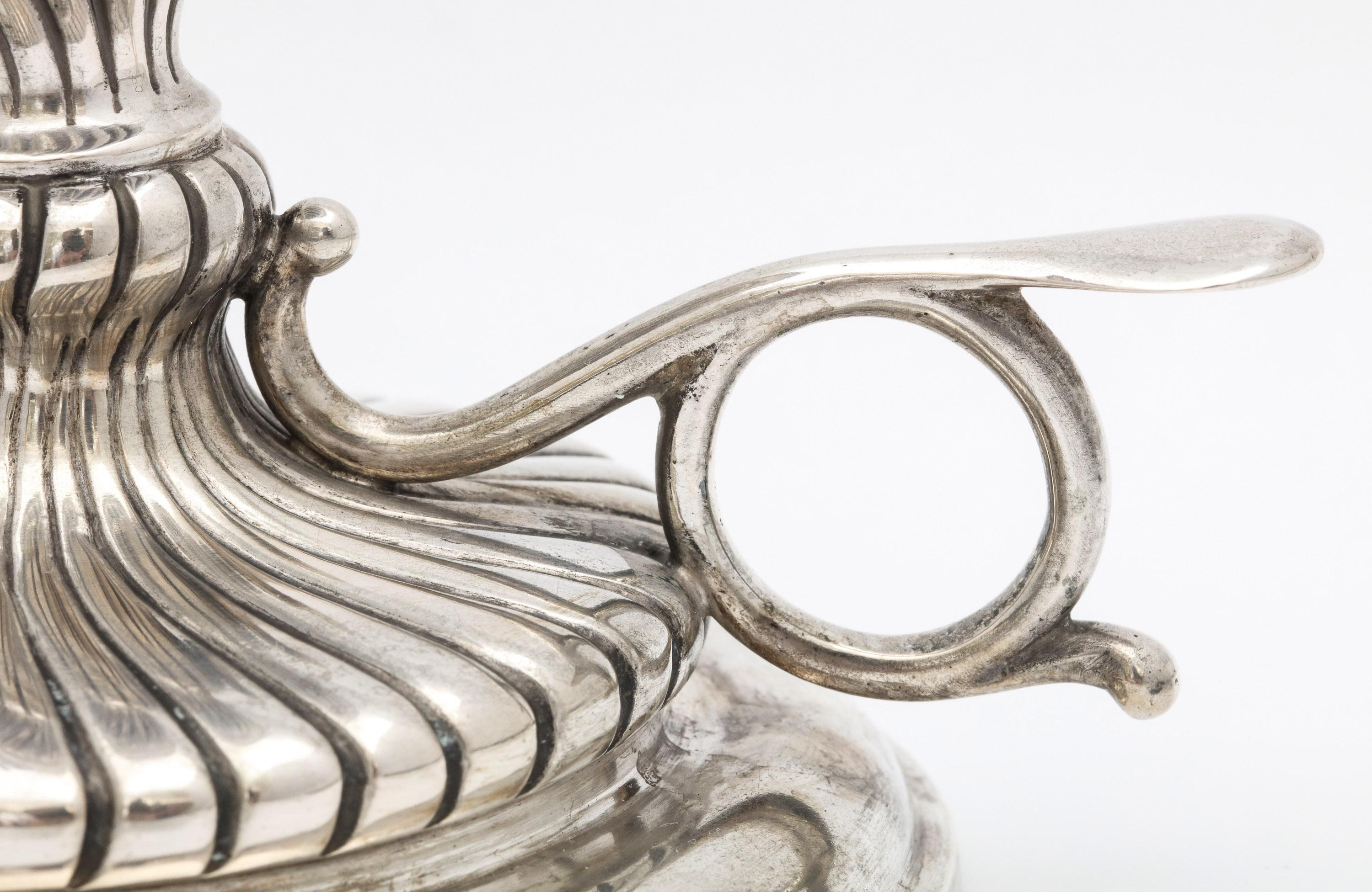 Neoklassisches kontinentales Silber '.835' Chamber Stick im Stil im Angebot 6