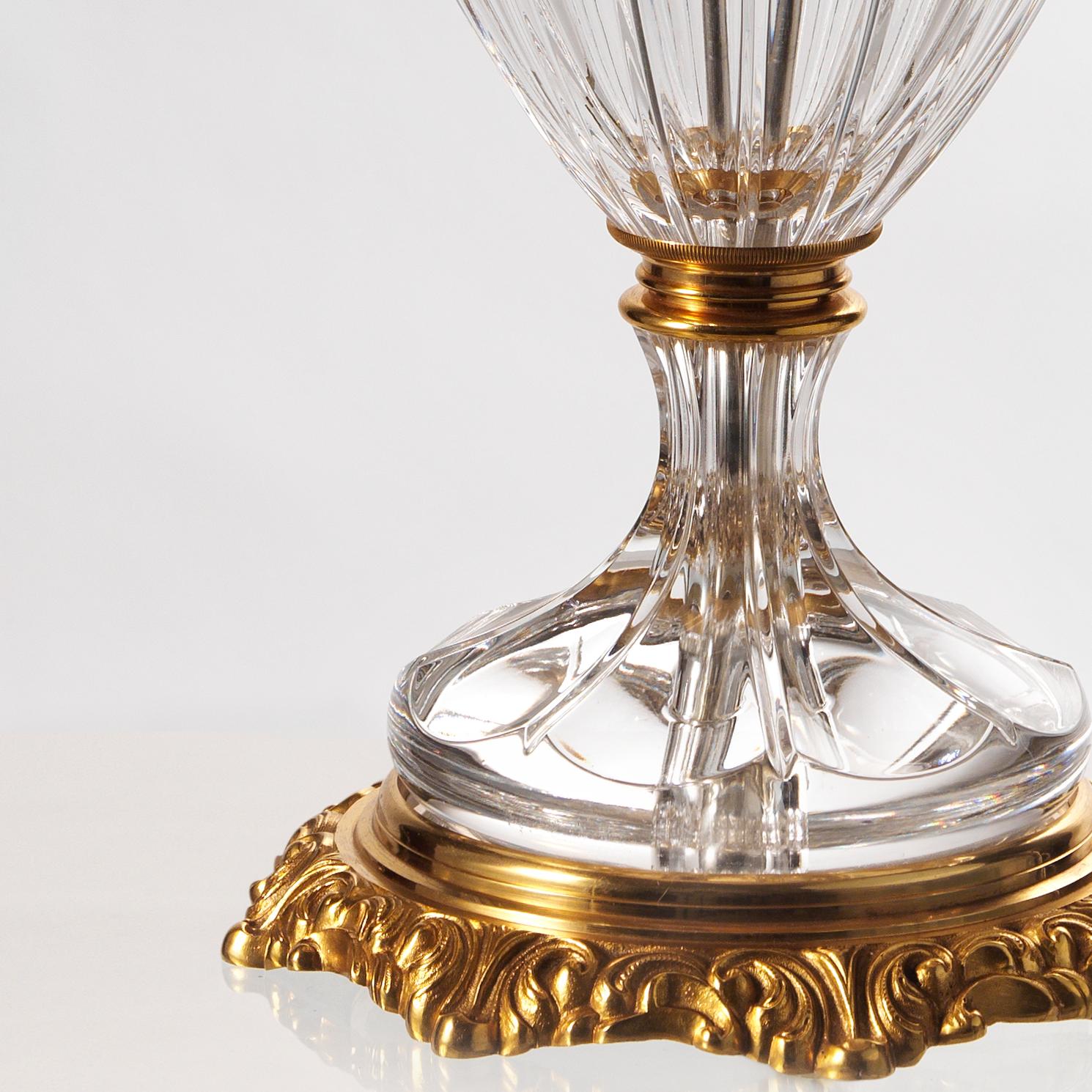 Beveled Neoclassical Style Cut Crystal and Gilt Bronze Lamp by Gherardo Degli Albizzi For Sale