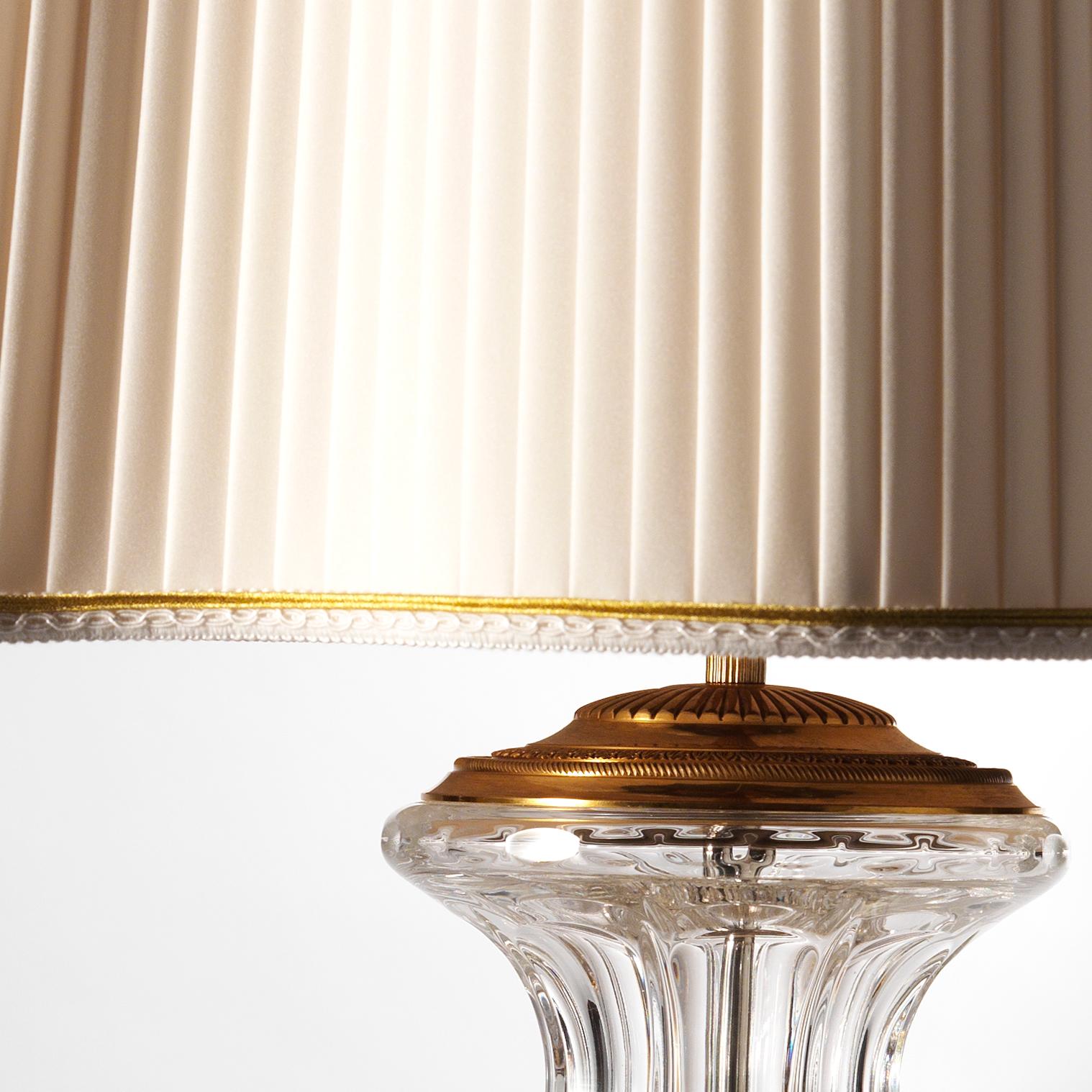 Biseauté Lampe de style néoclassique en cristal taillé et bronze doré par Gherardo Degli Albizzi en vente