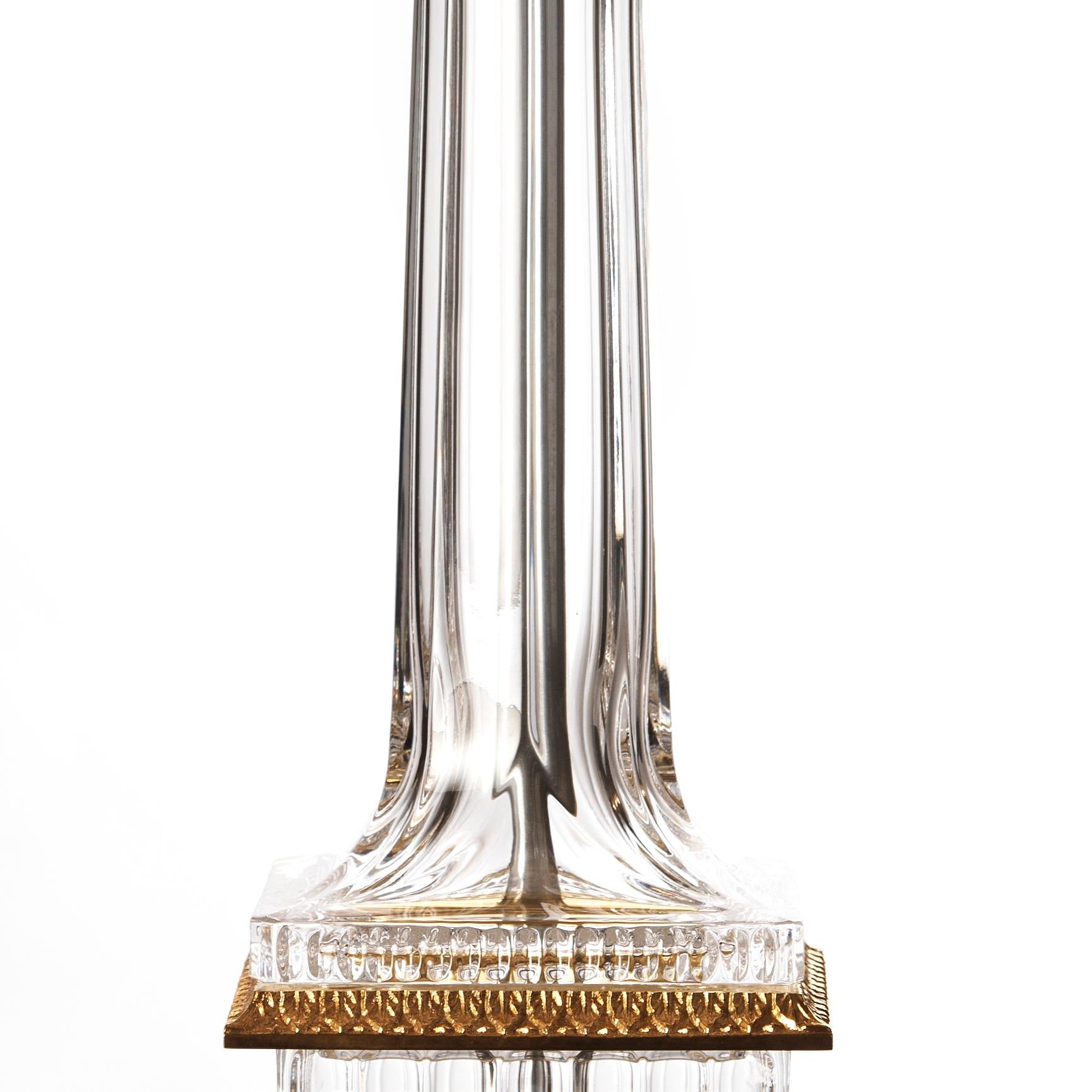 Biseauté Lampe de style néoclassique en cristal taillé et bronze doré par Gherardo Degli Albizzi en vente