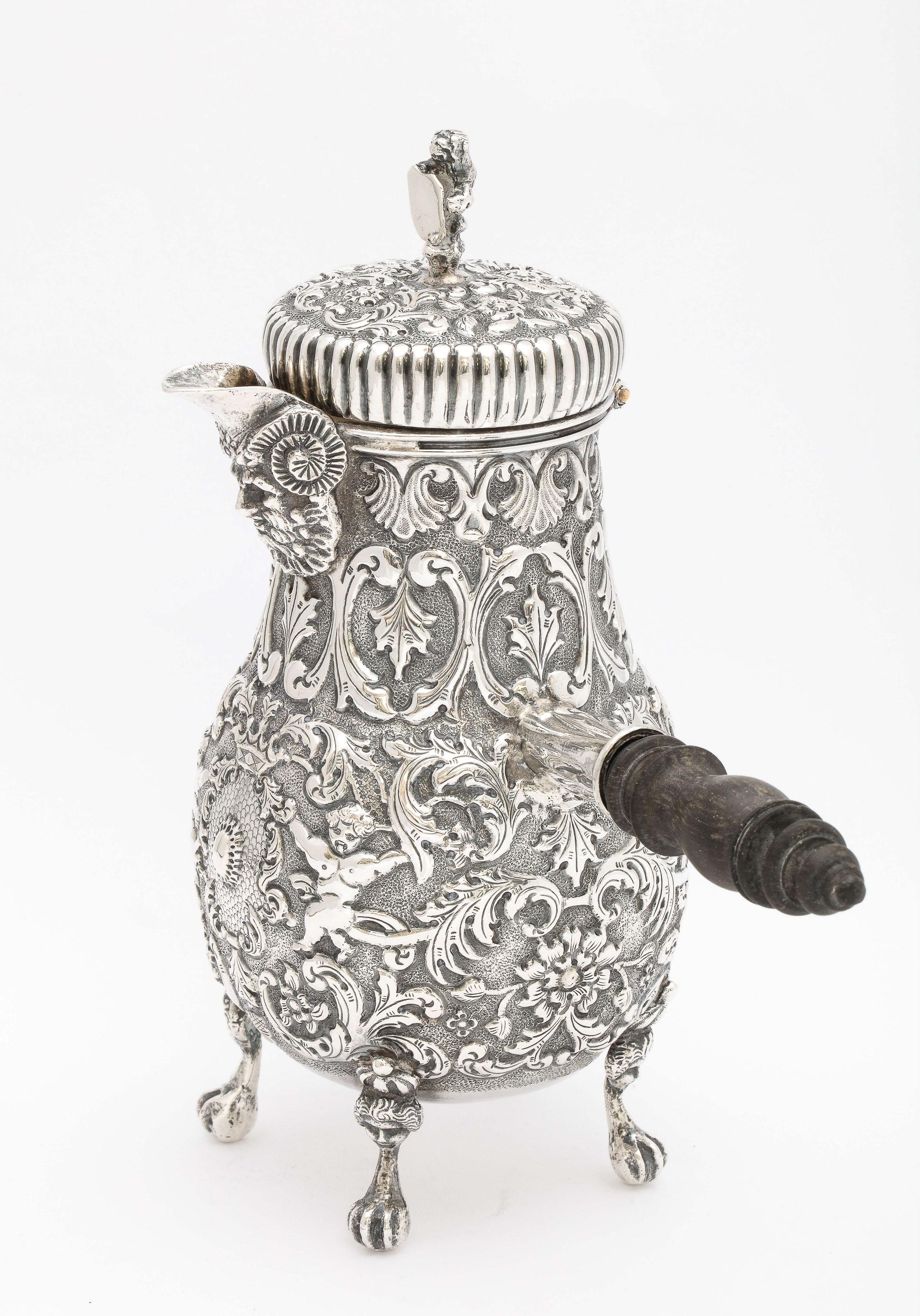 Pot à chocolat de style néoclassique néerlandais en argent continental (.800) avec couvercle à charnière Bon état - En vente à New York, NY