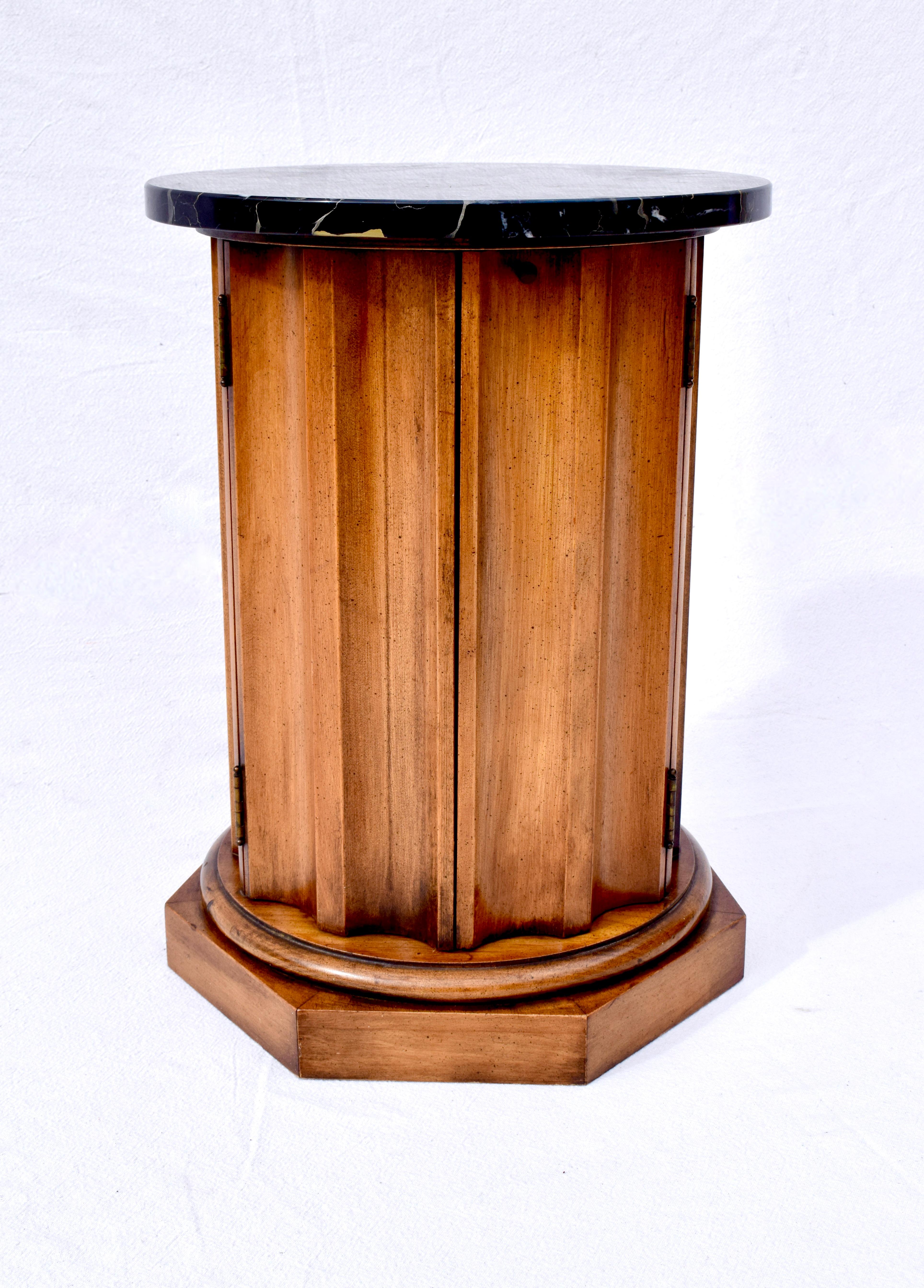 Vintage Italian classical fluted column pedestal style side table with two door cabinet, single removable shelf and striking black Portoro marble top. Suitable for use as a small bar cabinet.