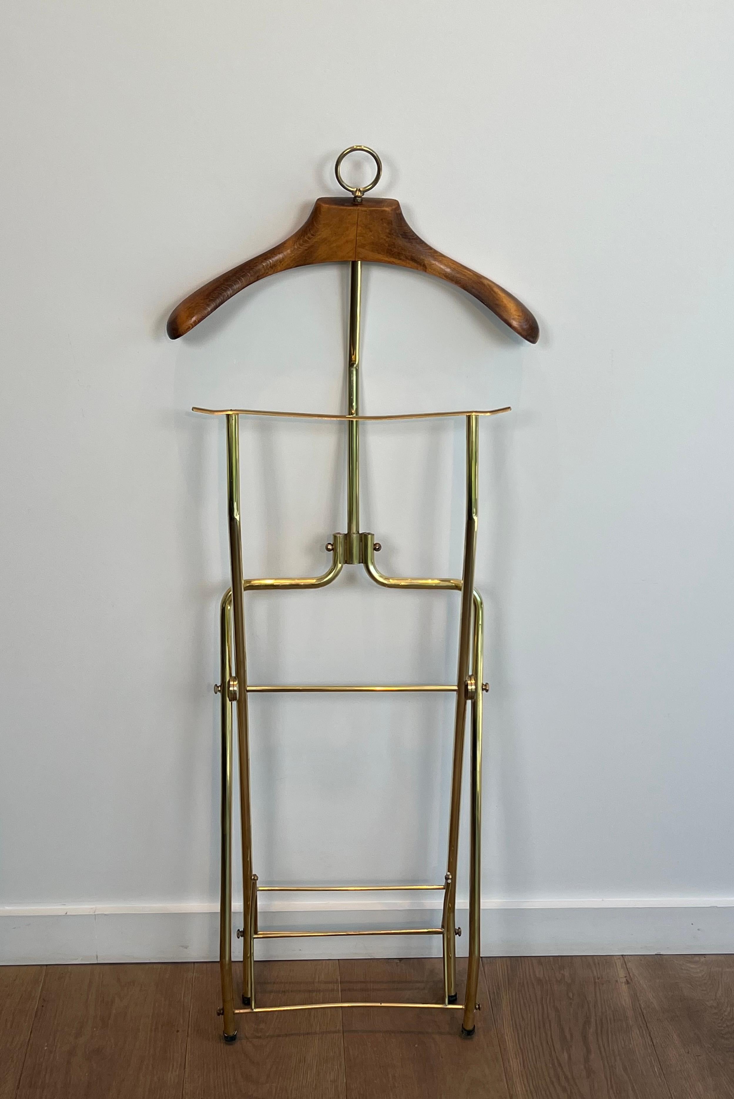 Francese Valet in stile neoclassico Foldes in ottone e legno con rotelle in vendita