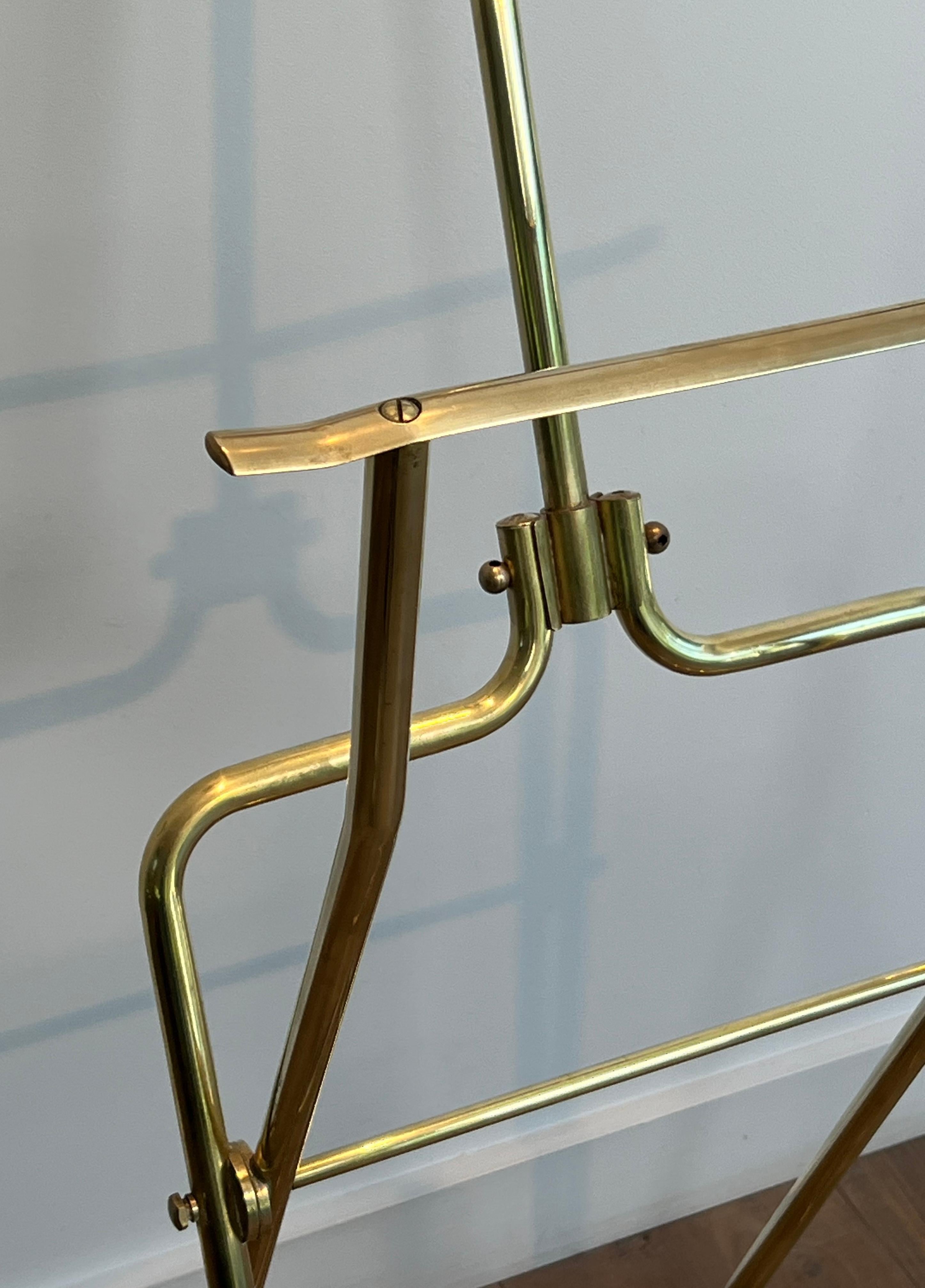 Ottone Valet in stile neoclassico Foldes in ottone e legno con rotelle in vendita