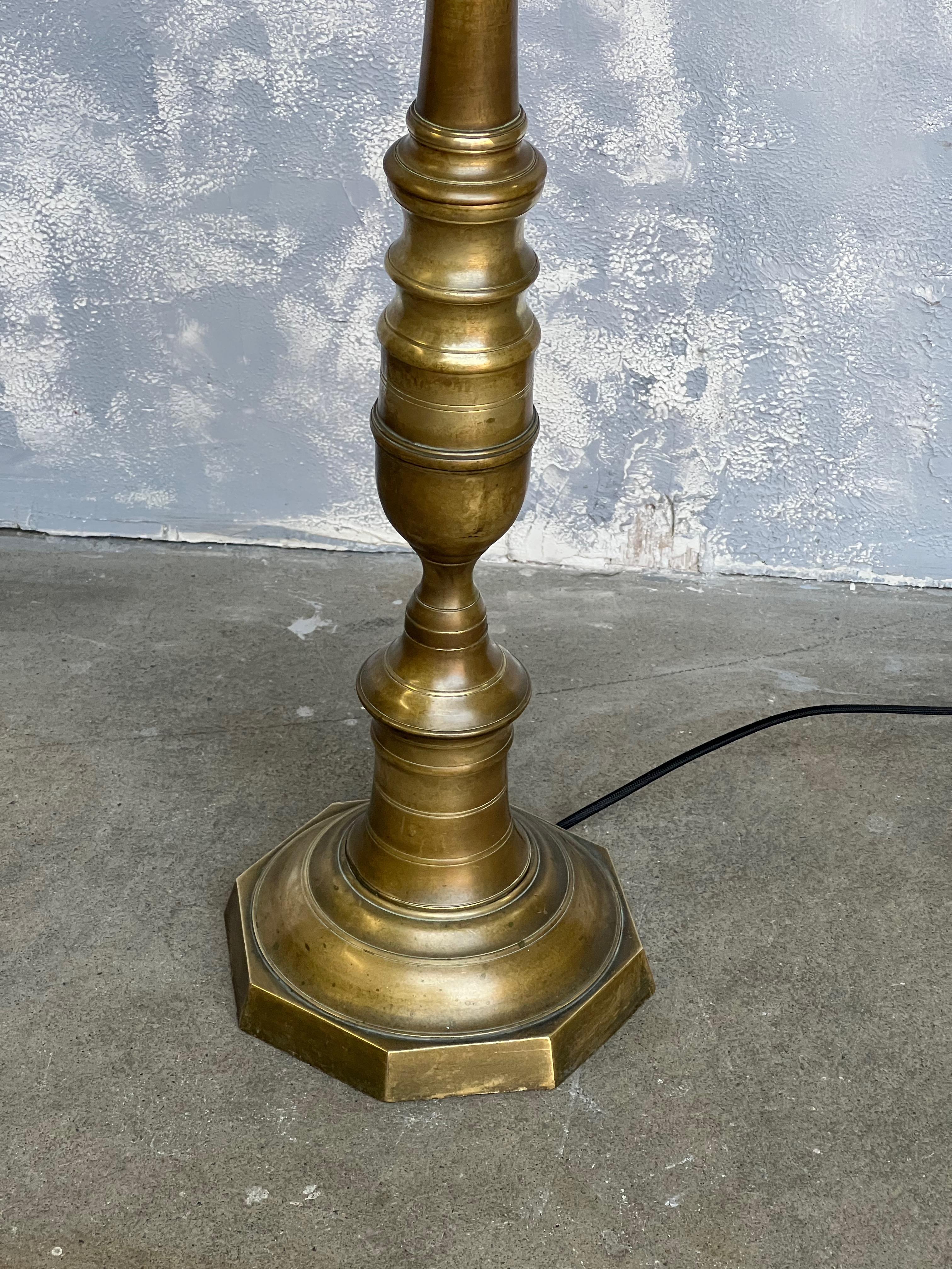 Neoclassical Style French Brass and  Bronze Floor Lamp In Good Condition For Sale In Buchanan, NY