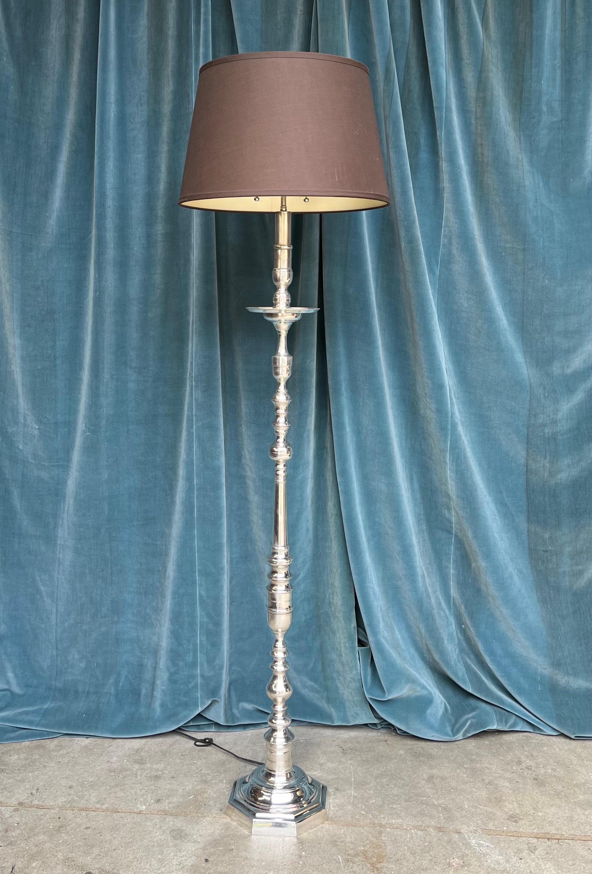 French 1940s Nickel-Plated Floor Lamp

A refined example of mid-century French design, this 1940s floor lamp features a graceful, nickel-plated stem composed of finely turned and cast bronze and brass elements. The sculptural silhouette leads the