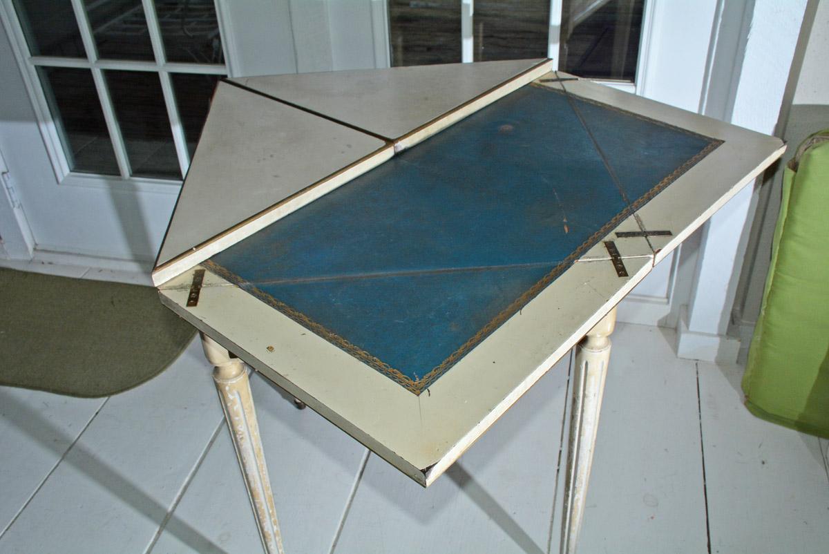 Neoclassical Style Game Table 1