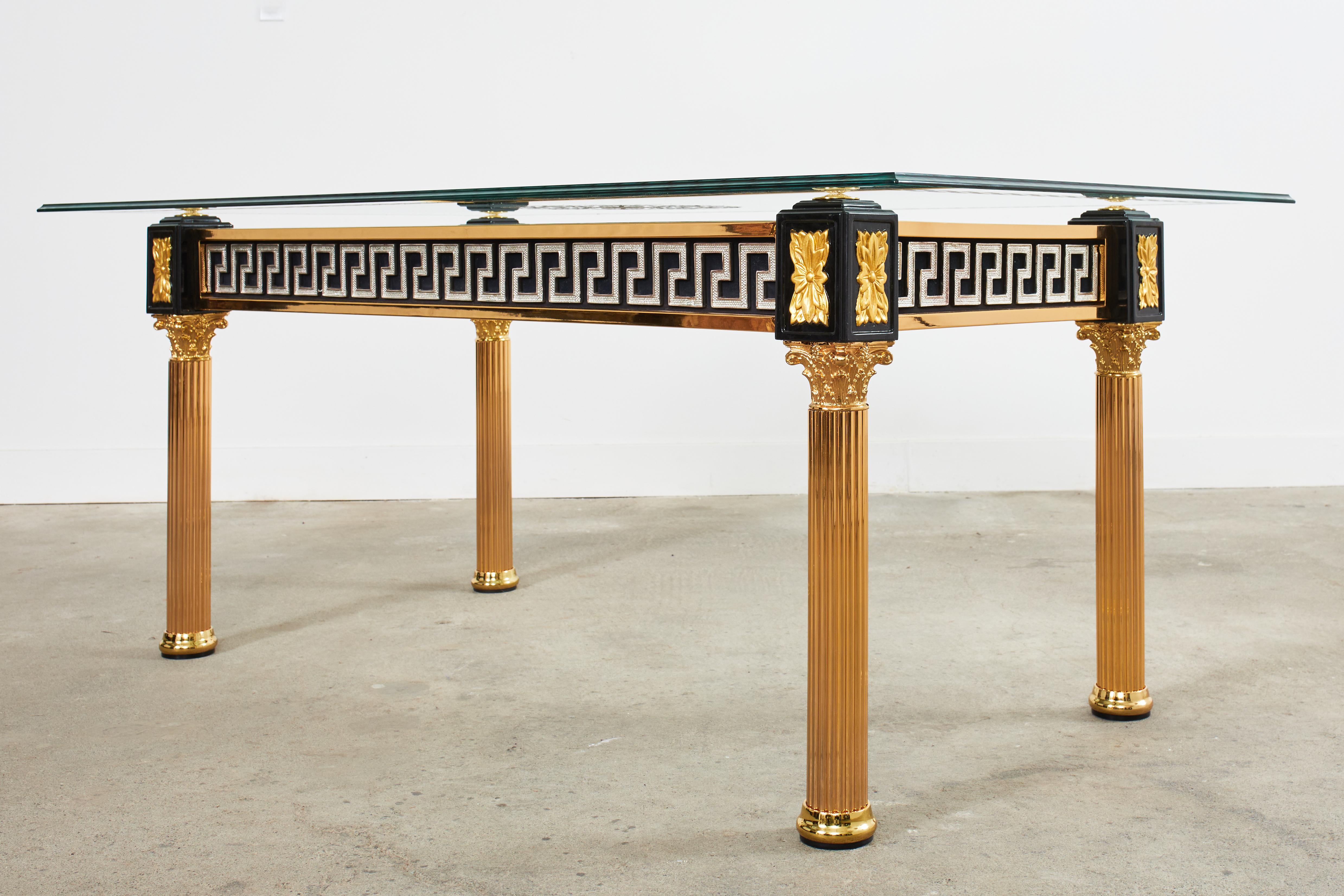 Table de salle à manger de style néoclassique en métal doré d'après Versace en vente 3